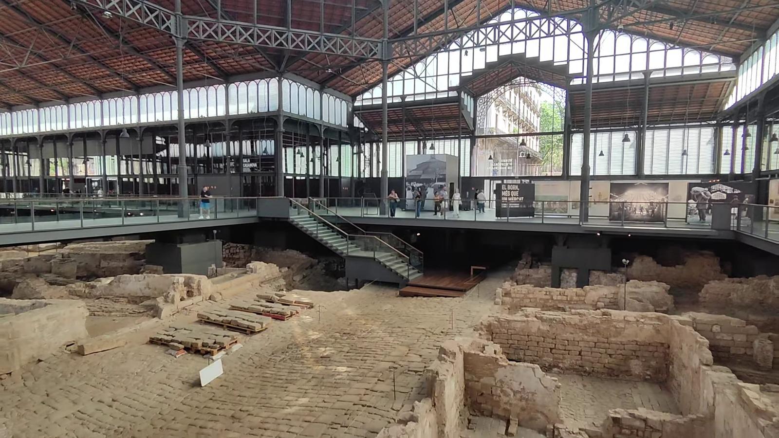 Barcelona: 360-Degree Virtual Tour with Historian – Barcelona, Spain