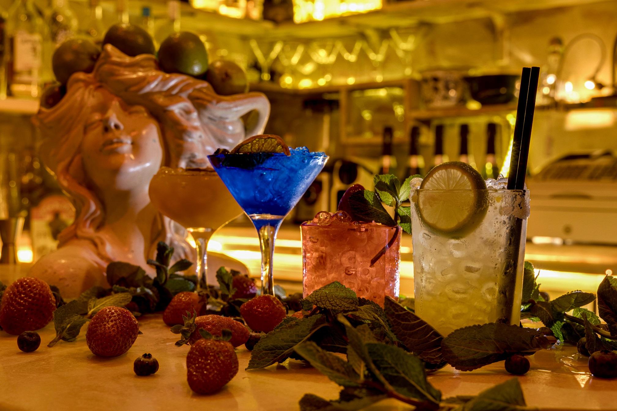 Barcelona: Cocktail Making Class with Tapas – Barcelona, Spain