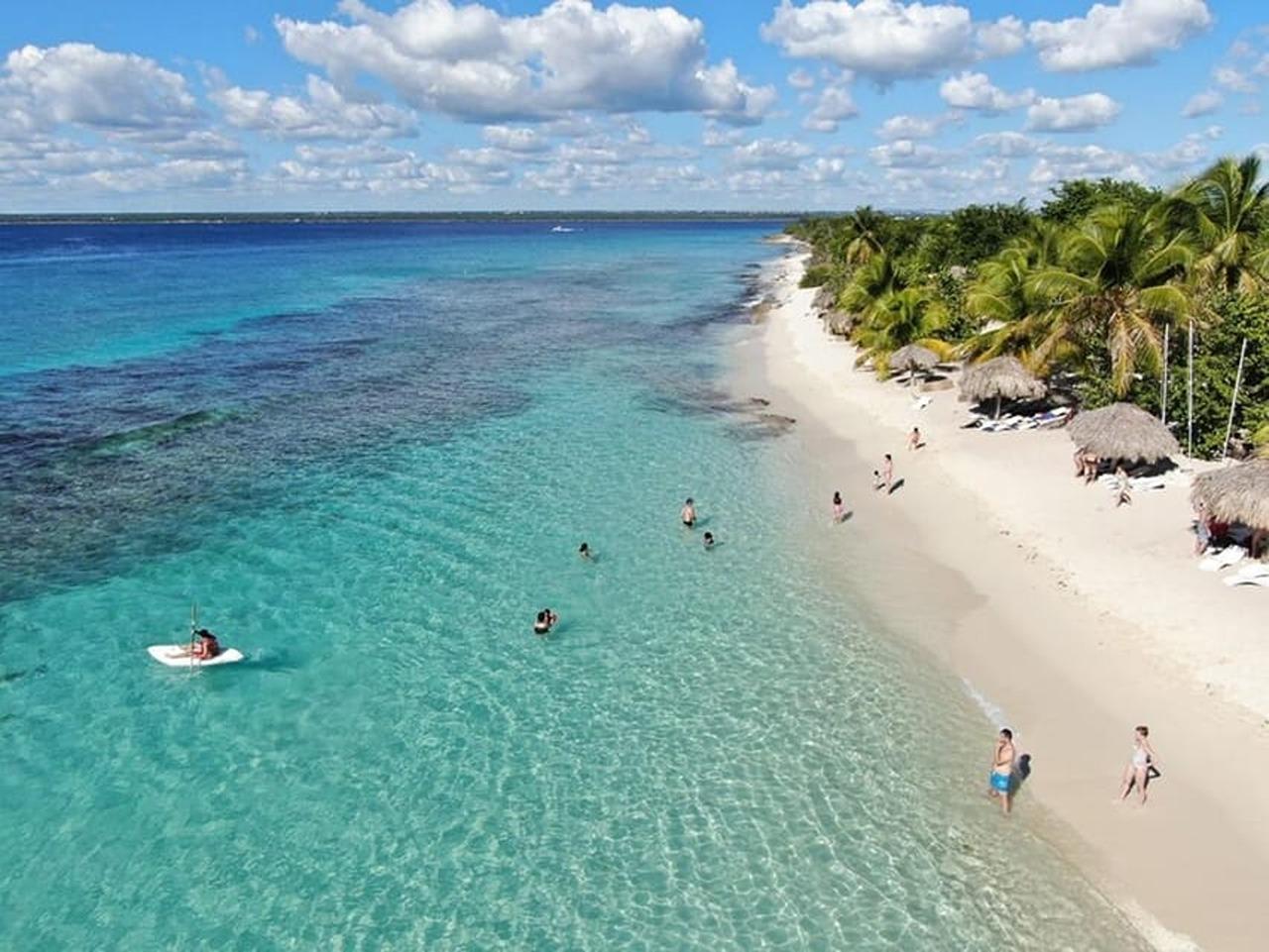 Bayahibe: Catalina Island Catamaran Cruise with Lunch – La Romana, Dominican Republic