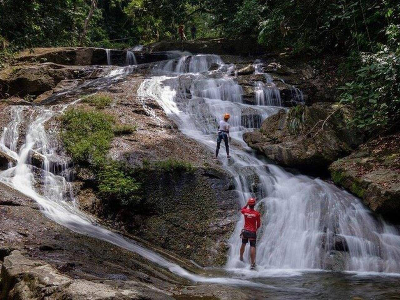 Belize: Jungle Canopy Zipline & Waterfall Rappelling – Upper Bocawina Falls, Belize