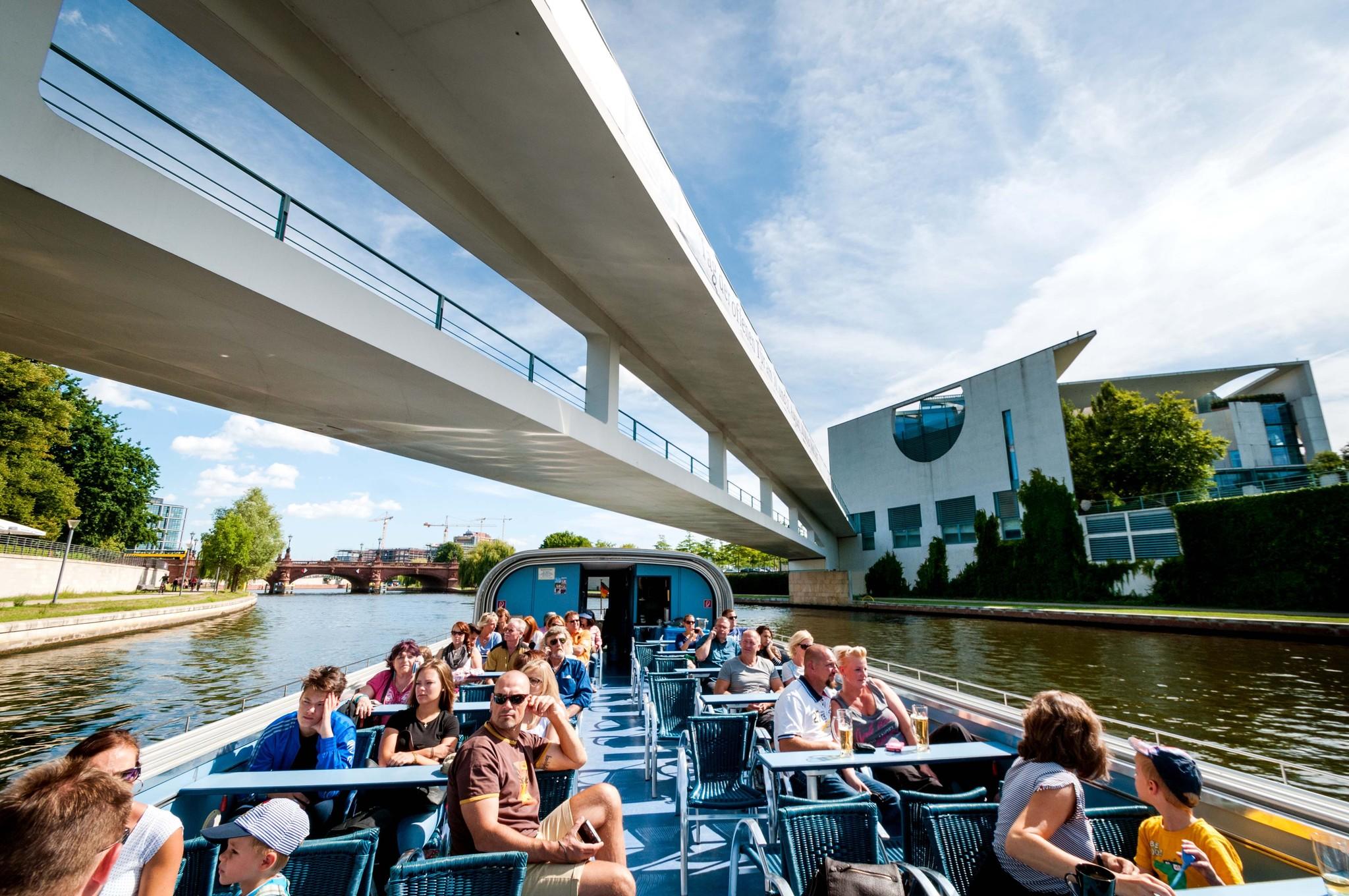 Berlin: 3.25-Hour Spree & Landwehrkanal Boat Tour – Berlin, Germany