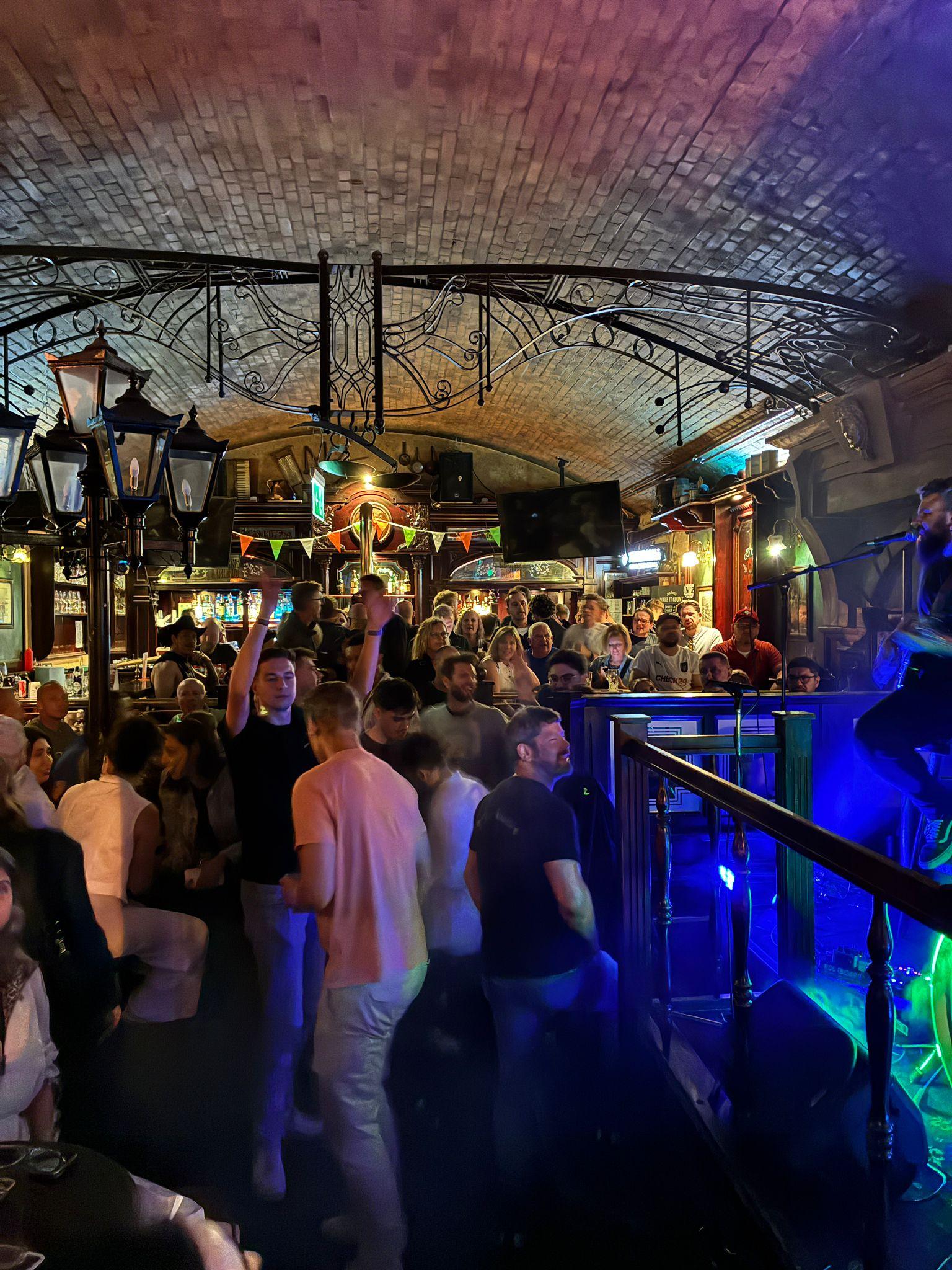 Berlin: Pub Crawl & Party with Free Shots & VIP Club Access – Berlin, Germany