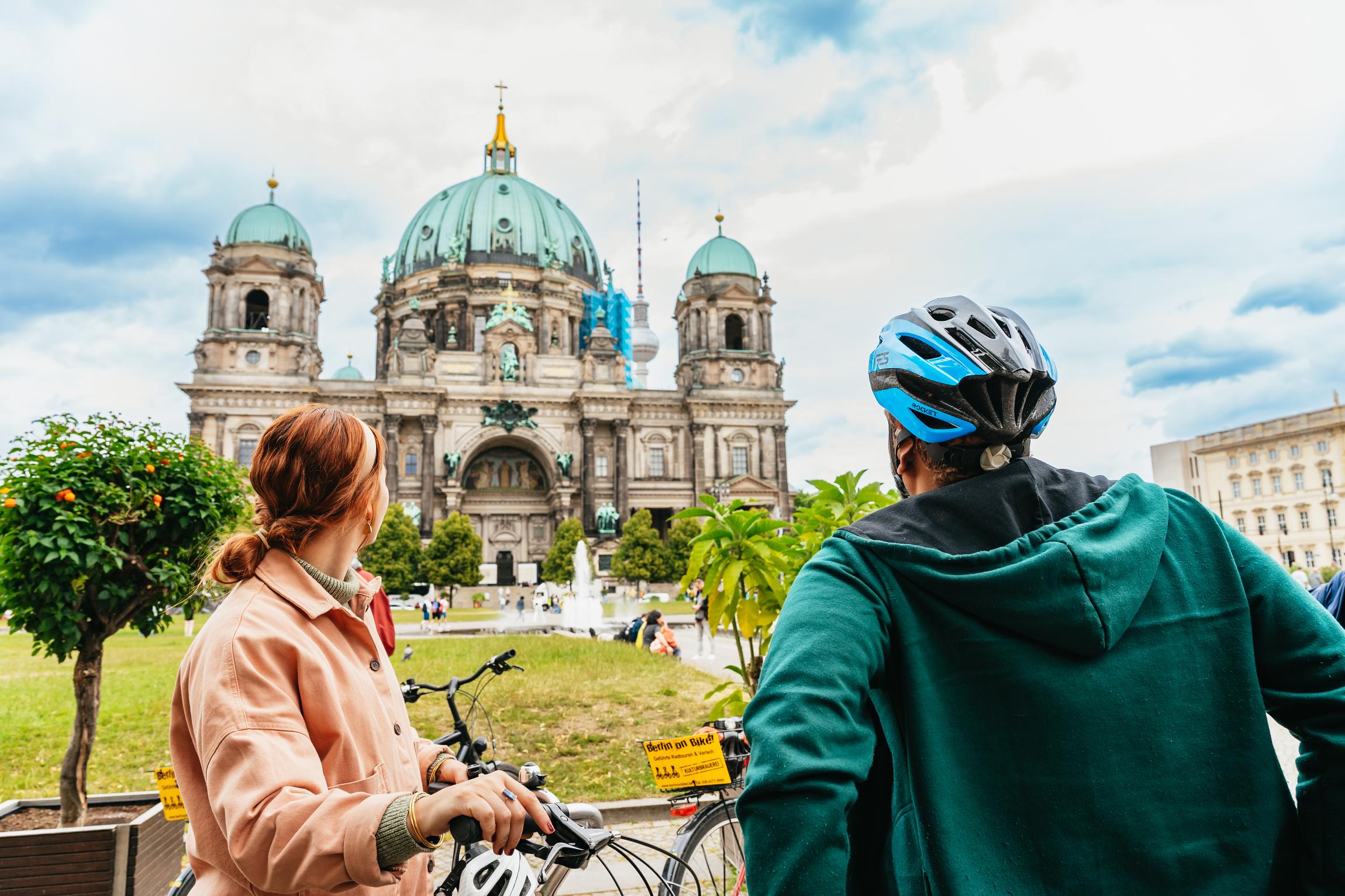 Berlin: Sights and Highlights Bike Tour with a Local Guide – Berlin, Germany