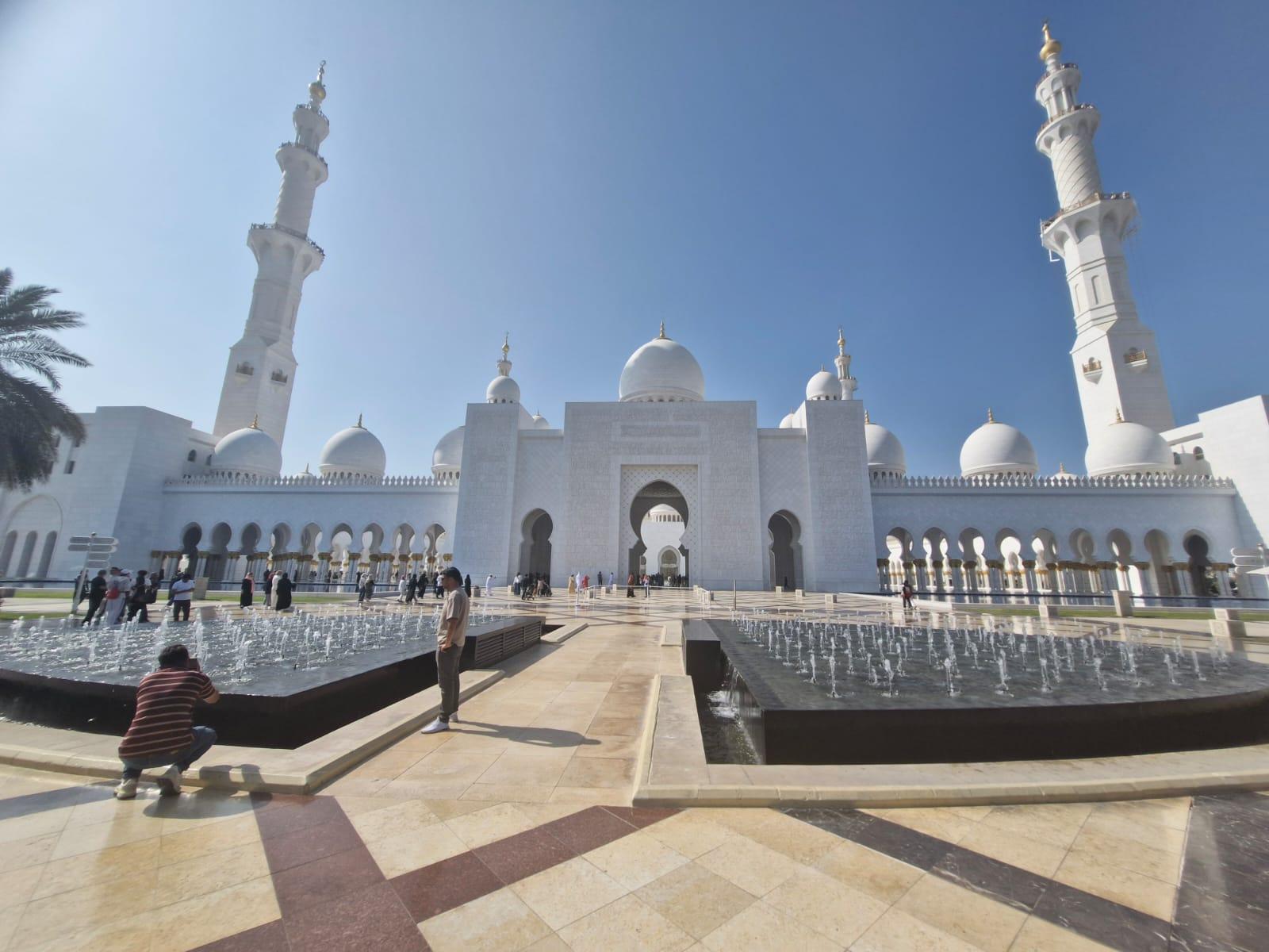 Budget-Friendly Guided Abu Dhabi Cultural Full Day Tour – Abu Dhabi, United Arab Emirates