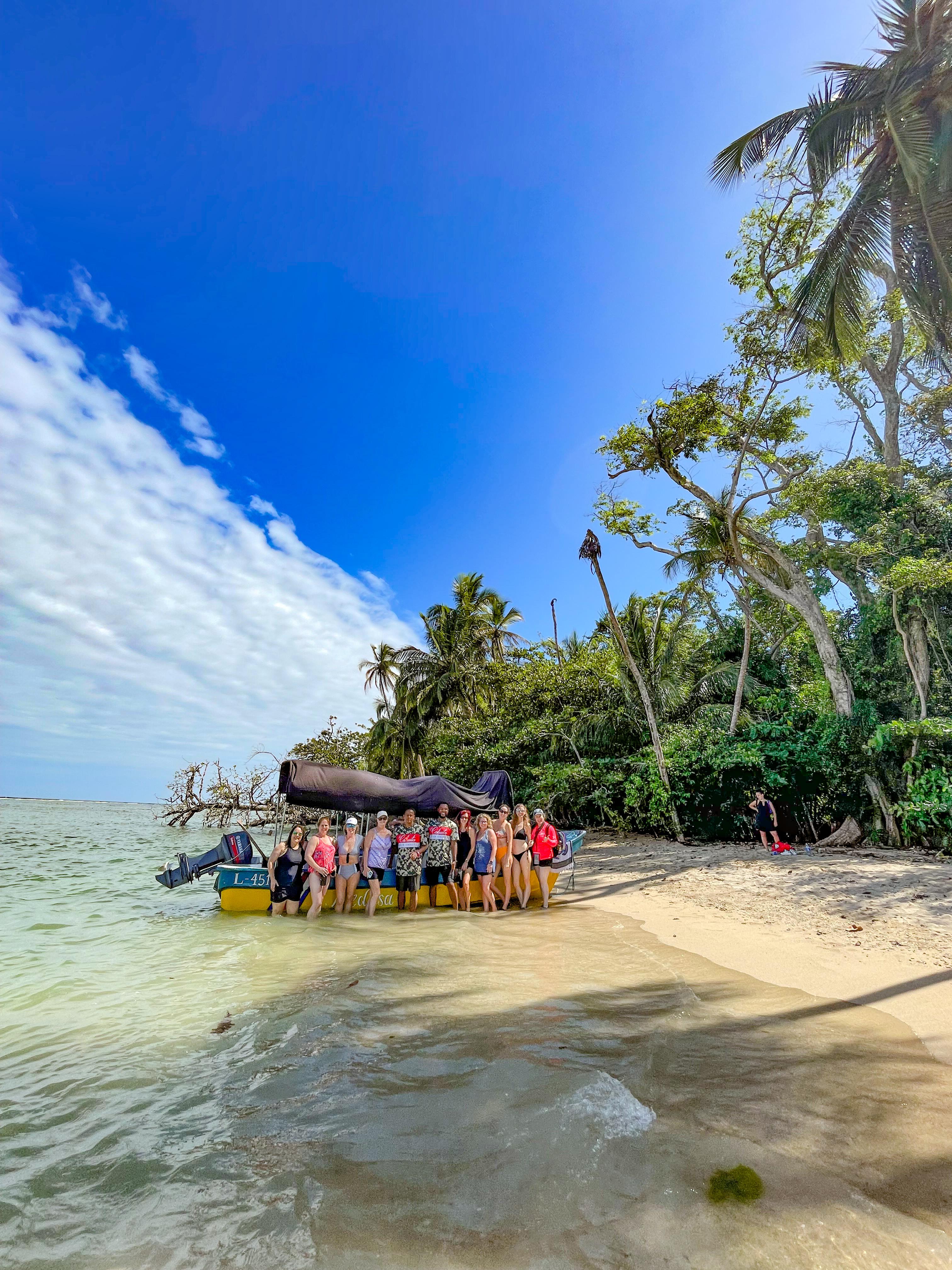 CAHUITA: NATIONAL PARK SNORKELING AND HIKING *CERTIFIED LOCAL TOUR GUIDE*. – Cahuita, Costa Rica
