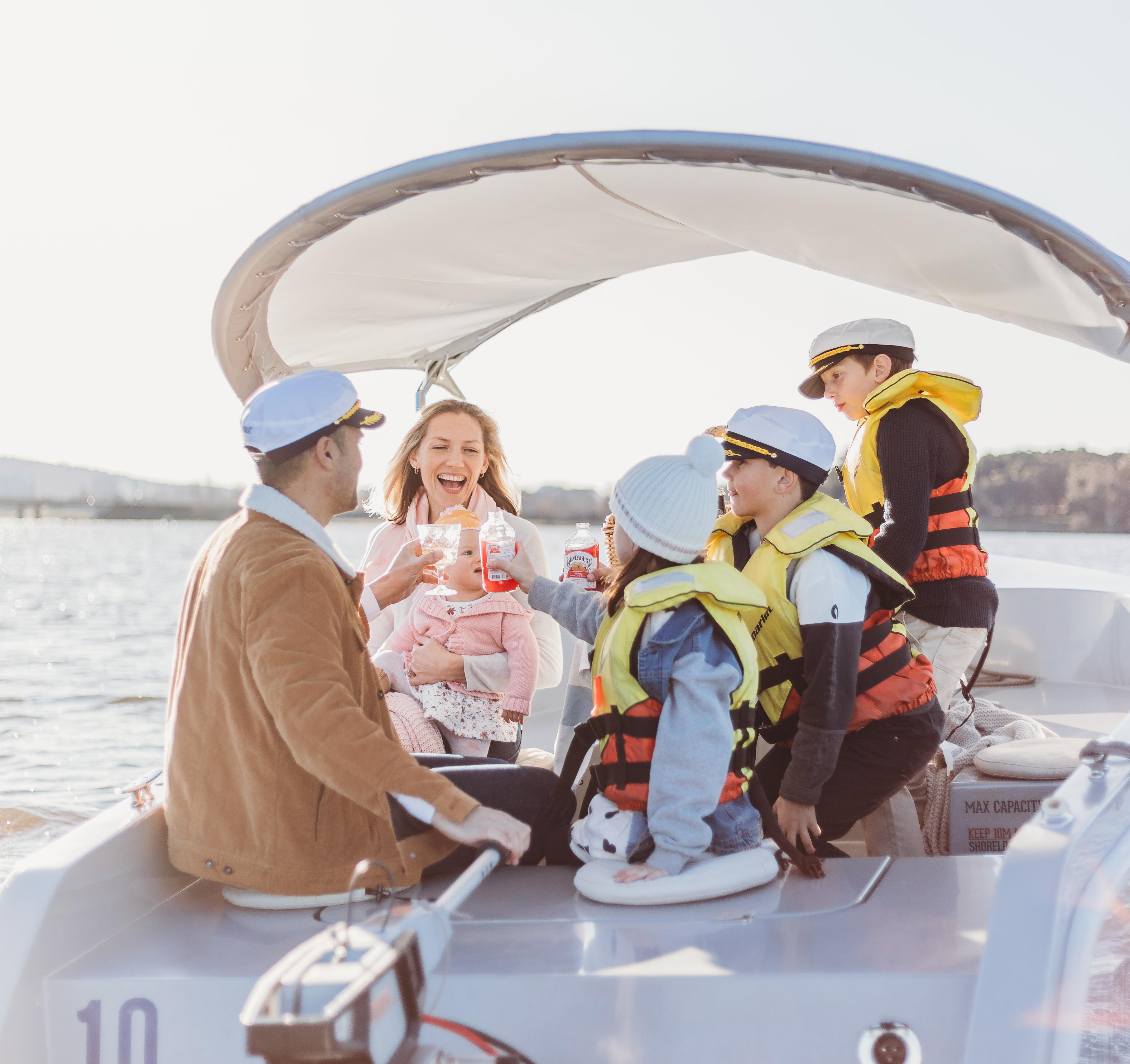 Canberra: Electric Picnic Boat Rental – Canberra, Australia