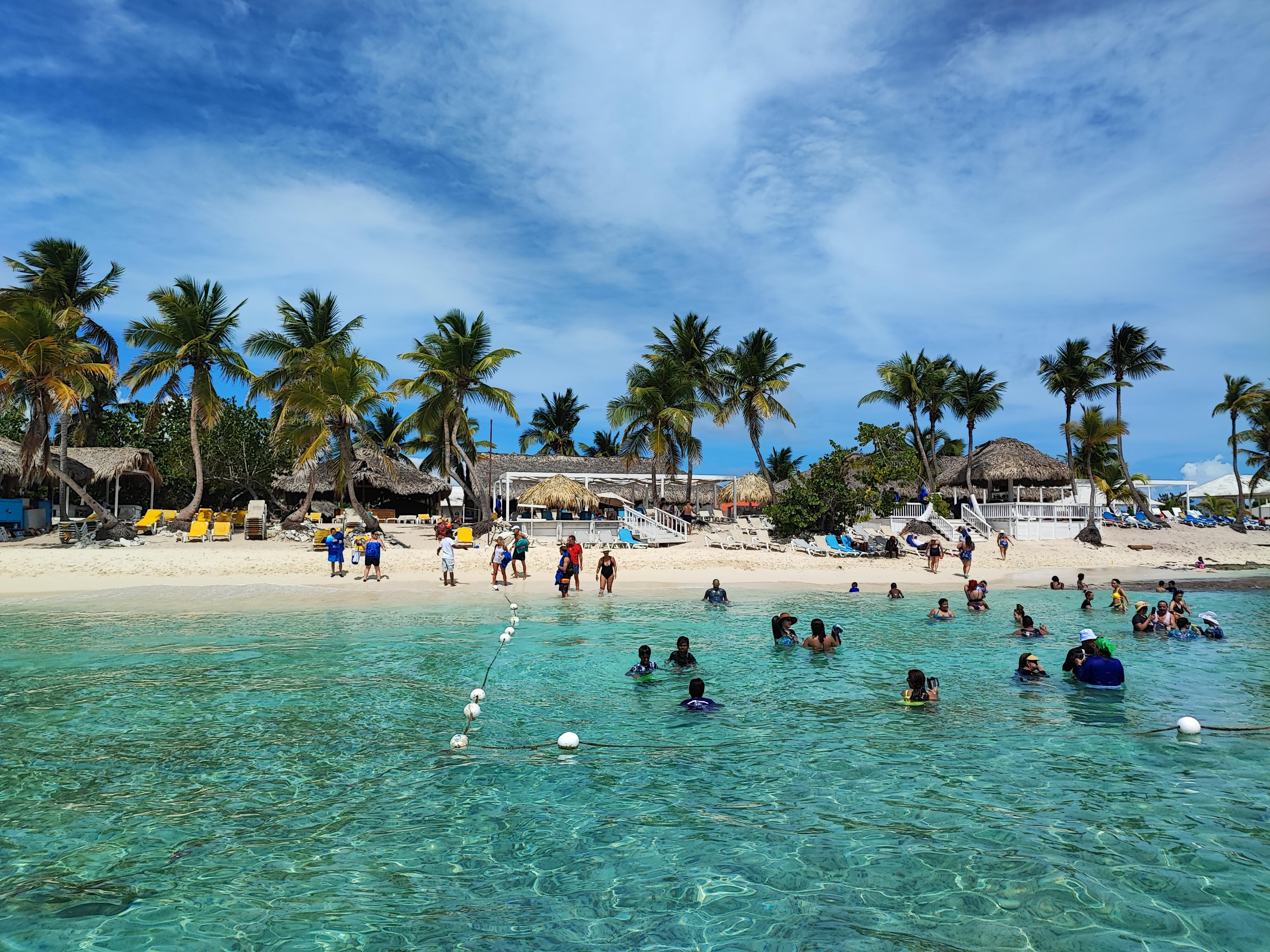 Catalina Island Comfort: Snorkeling & Catamaran Experience – Higuey, Dominican Republic