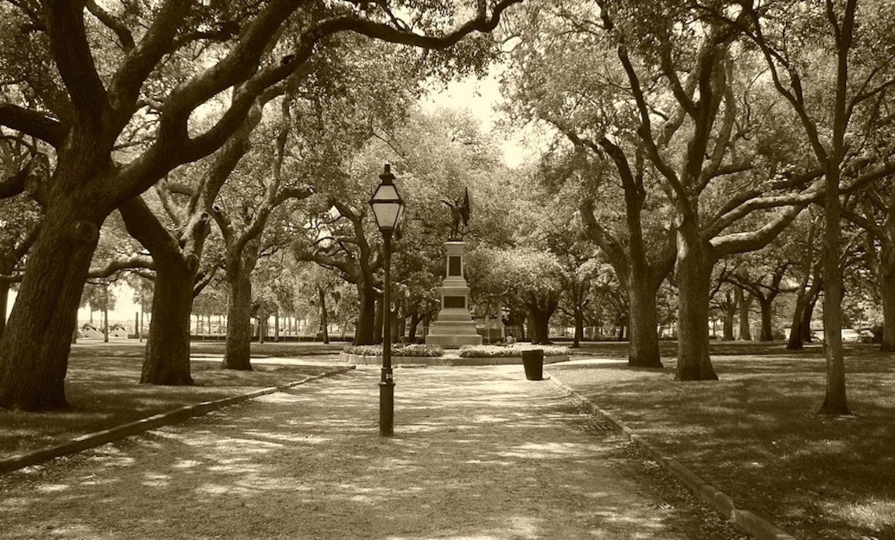 Charleston: Myths & Monsters Paranormal History Walking Tour – Charleston, South Carolina