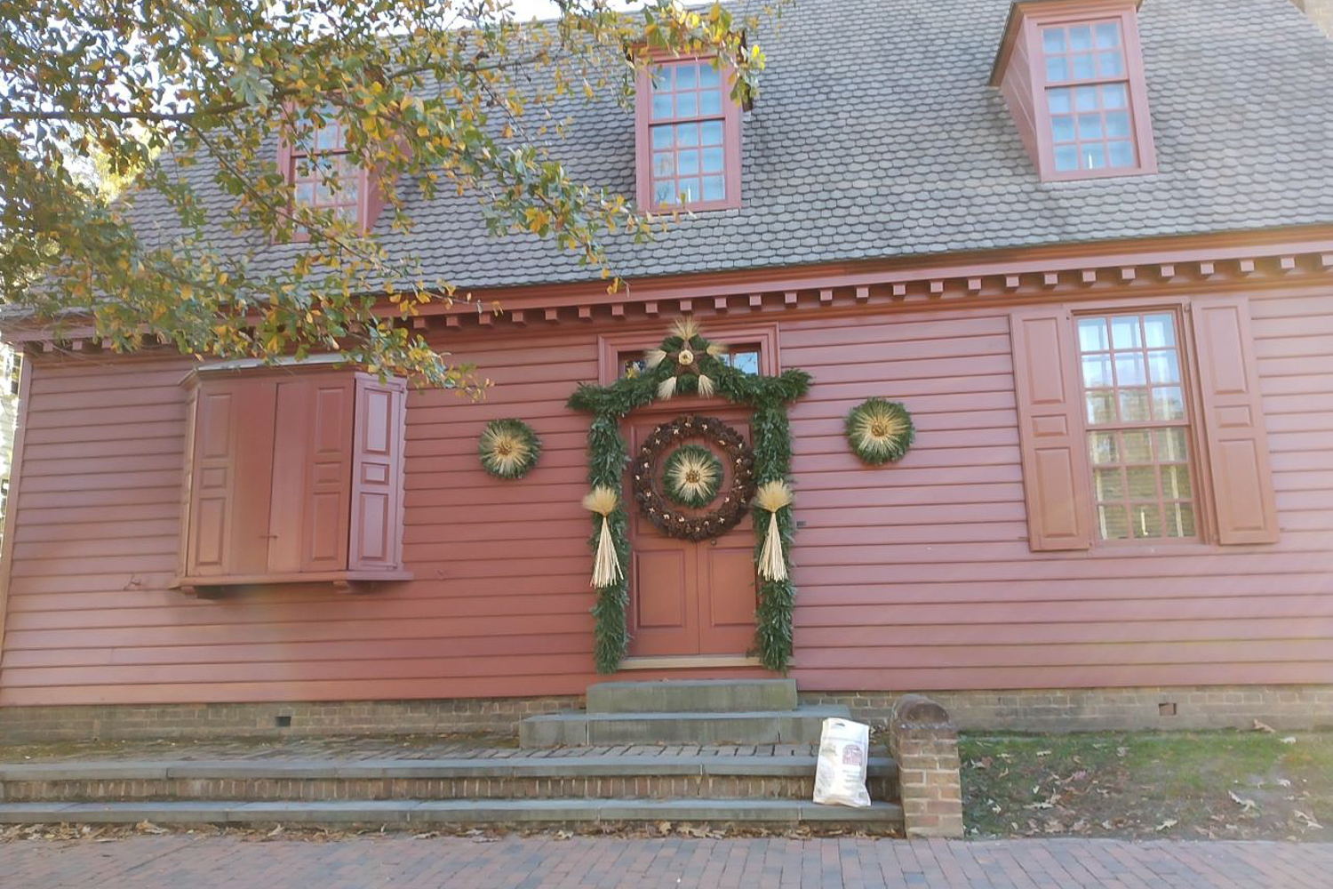 Colonial Williamsburg: Christmas Walking Tour – Williamsburg, Virginia