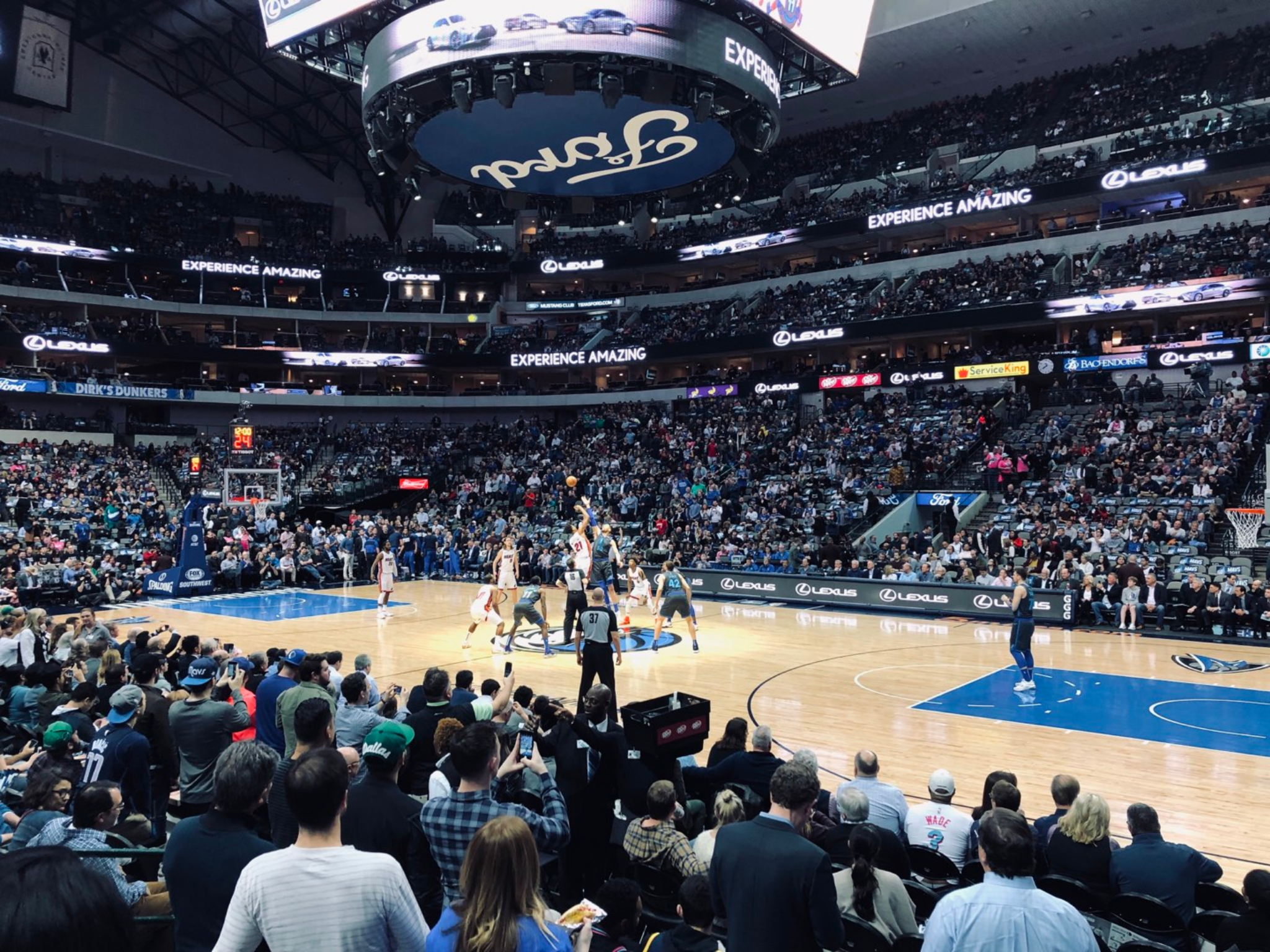 Dallas: Dallas Mavericks Basketball Game Ticket – Dallas, Texas