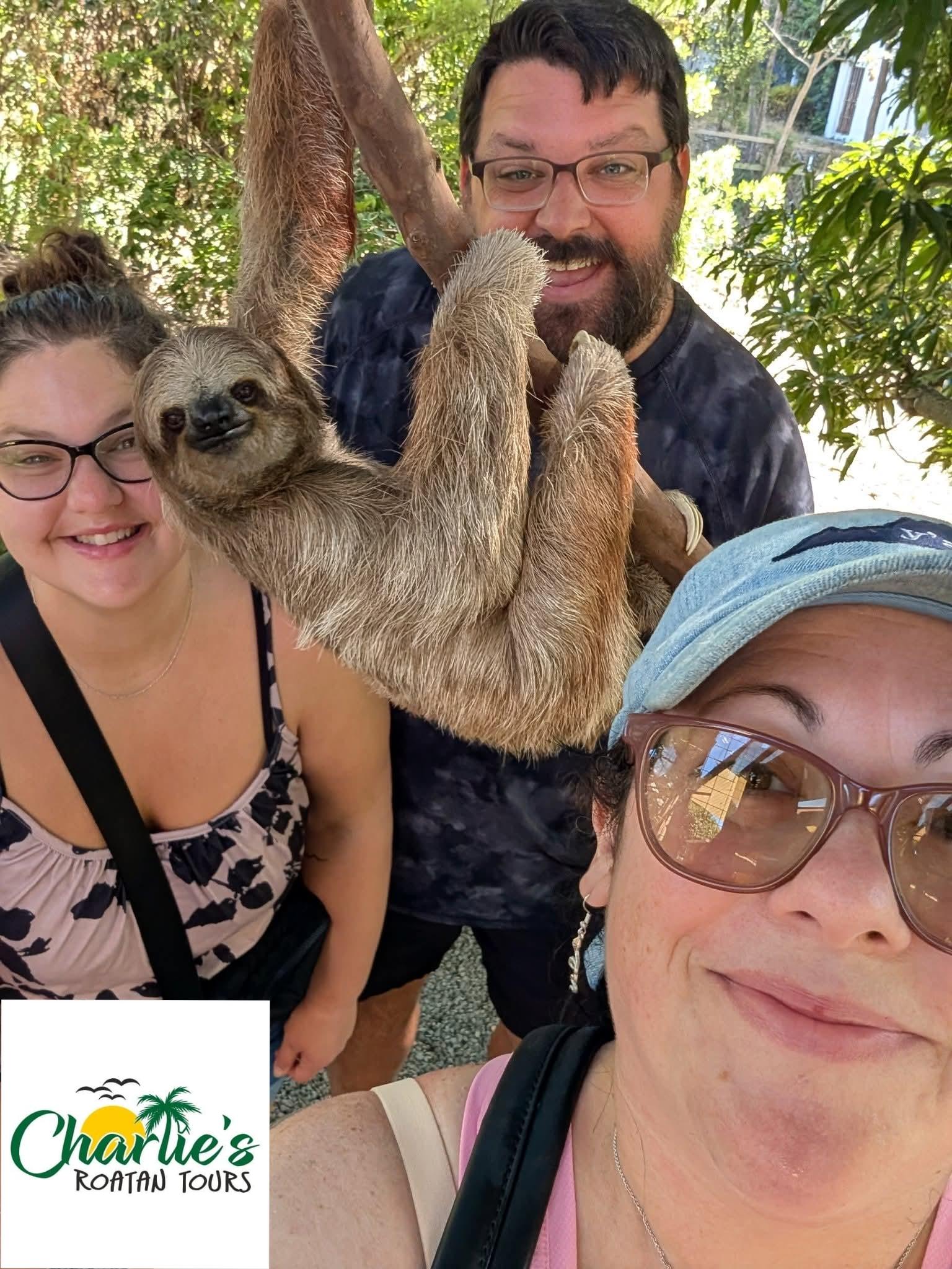 Daniel Johnson Monkey & Sloths, Iguana Farm Combo Tour – Honduras