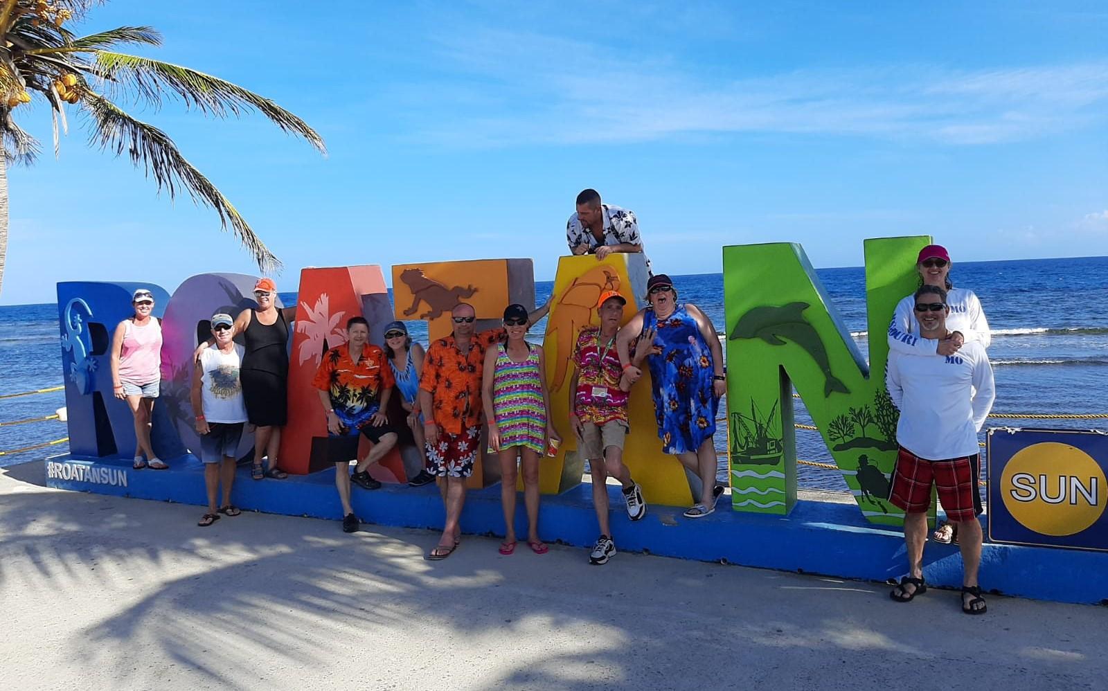 Daniel Johnson Monkey & Sloths Island Tour Combo – Honduras