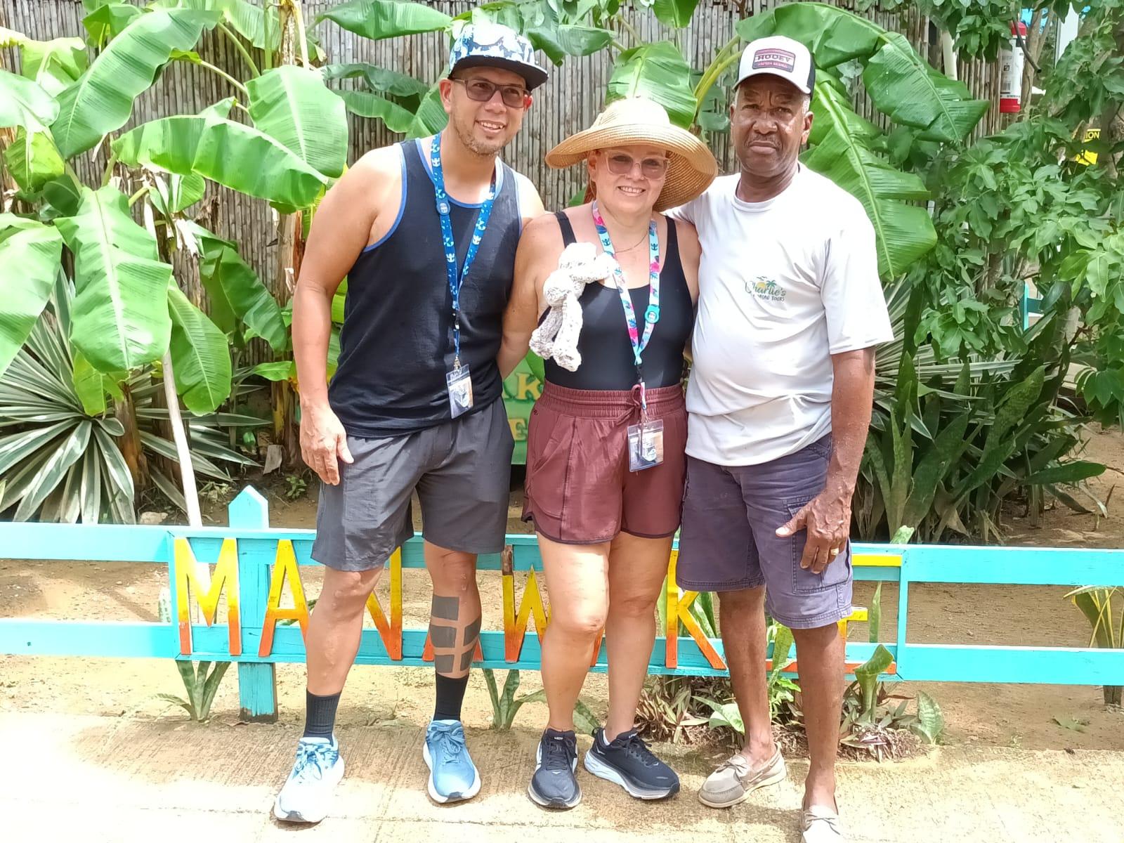 Daniel Johnson Sloths + Beach & Island Tour – Honduras