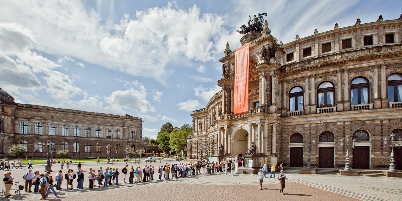 Dresden: Semperoper Tickets and Guided Tour – Dresden, Germany