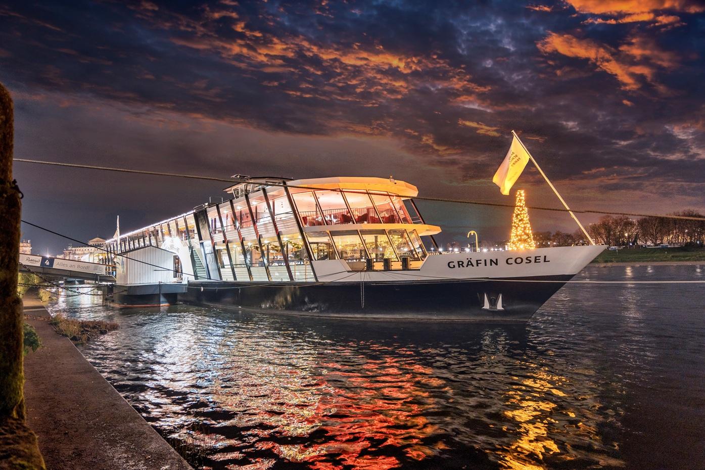 Dresden: Winterlights Evening River Cruise with Dinner – Dresden, Germany