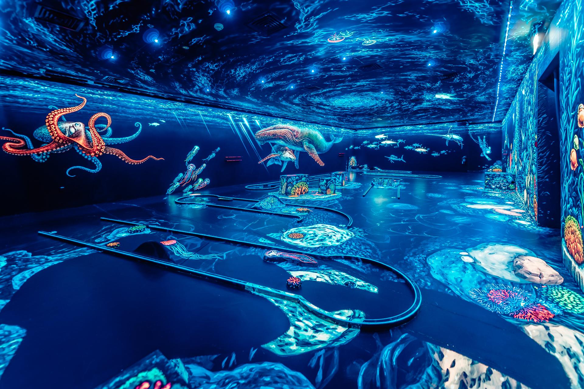 Dubai: 3D Glow-in-the-Dark Blacklight Mini Golf Experience – Dubai, United Arab Emirates