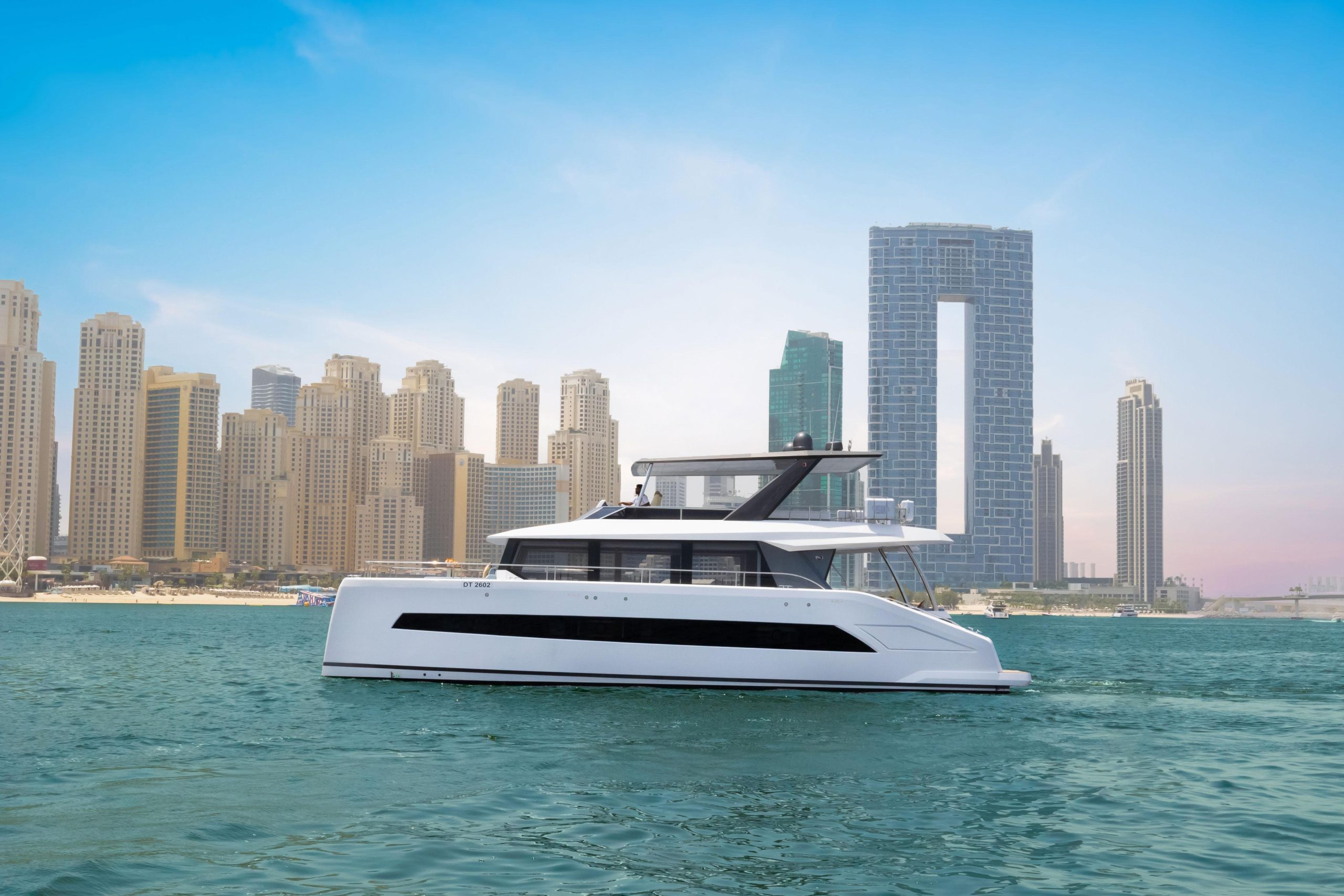 Dubai: Luxury Yacht Tour with Live BBQ and Hotel Transfer – Dubai, United Arab Emirates