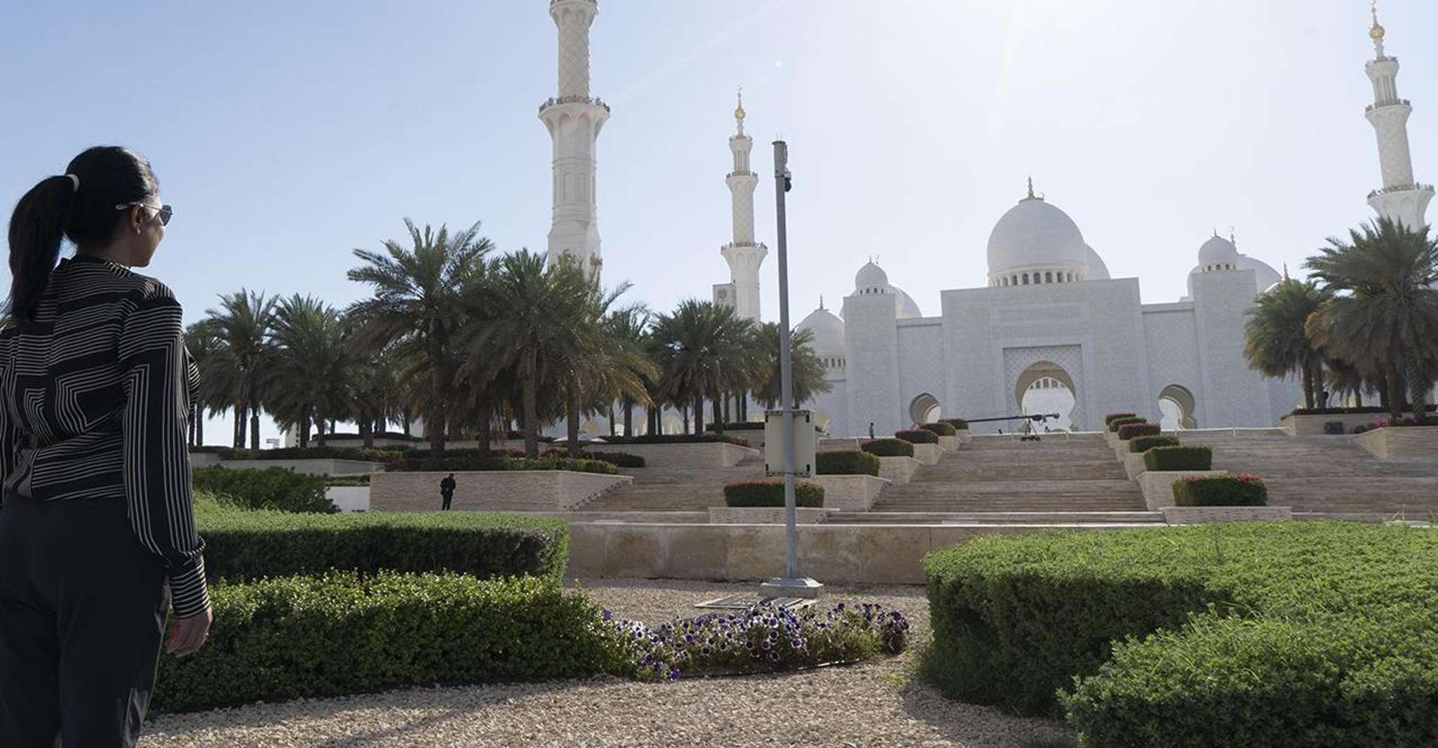 Dubai: Sheikh Zayed Mosque & SeaWorld Entry w/ Transfer – Abu Dhabi, United Arab Emirates