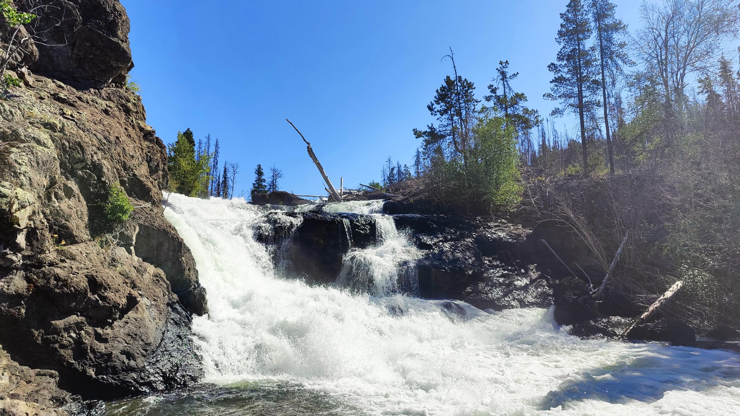 Eagle Lake, BC: Hidden Waterfalls Tour 4×4 – Tatla Lake, Canada