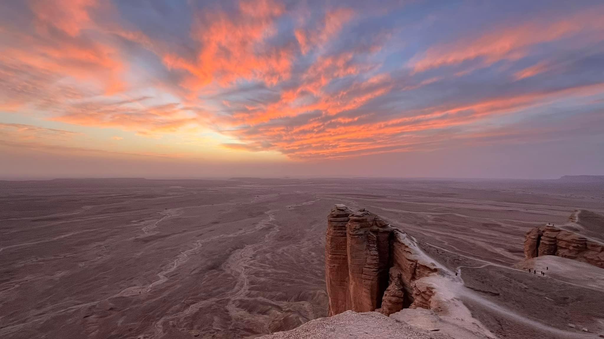 Edge of The World Riyadh,Camel Ride ,Bat Cave Visit & Dinner – Saudi Arabia