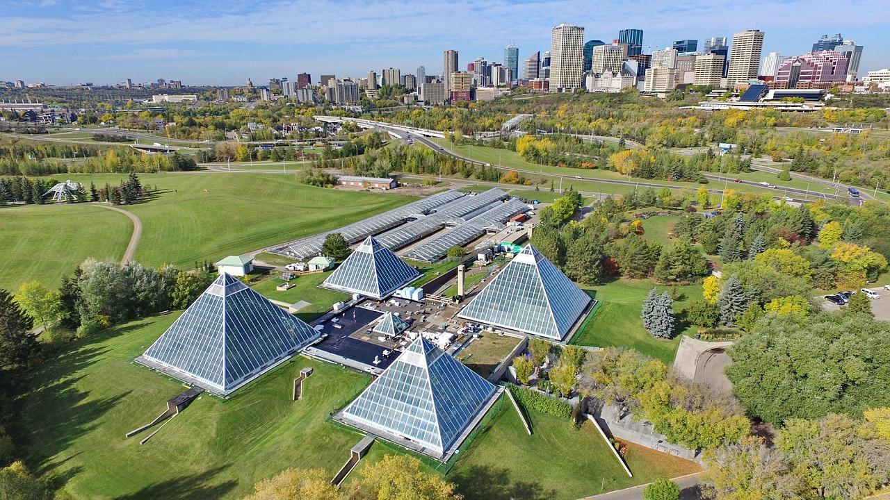 Edmonton: Museums and Muttart Conservatory Tour – Edmonton, Canada