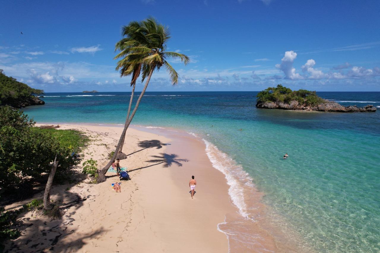 El Valle: Zipline Tour, Ermitaño Beach & Lunch at Beach – Samaná, Dominican Republic