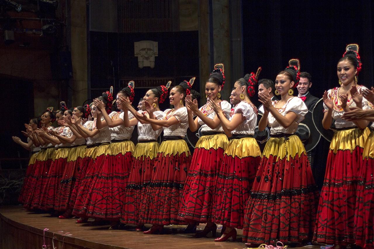 Enjoy the Folkloric Ballet at the Palacio de Bellas Artes – Mexico City, Mexico