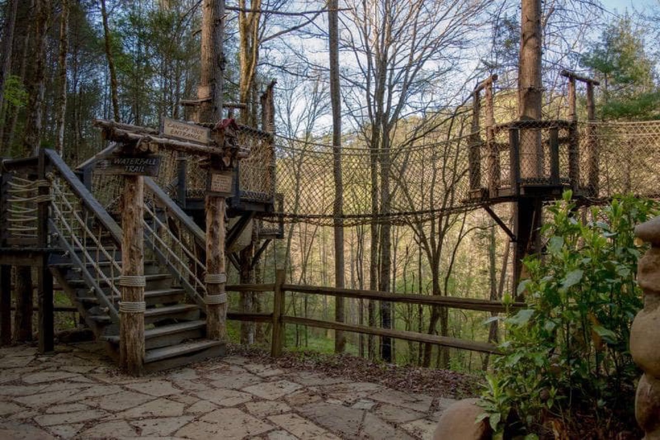 Foxfire Mountain: Hiking & Swinging Bridge Family Adventure – Foxfire Mountain Adventure Park, Tennessee