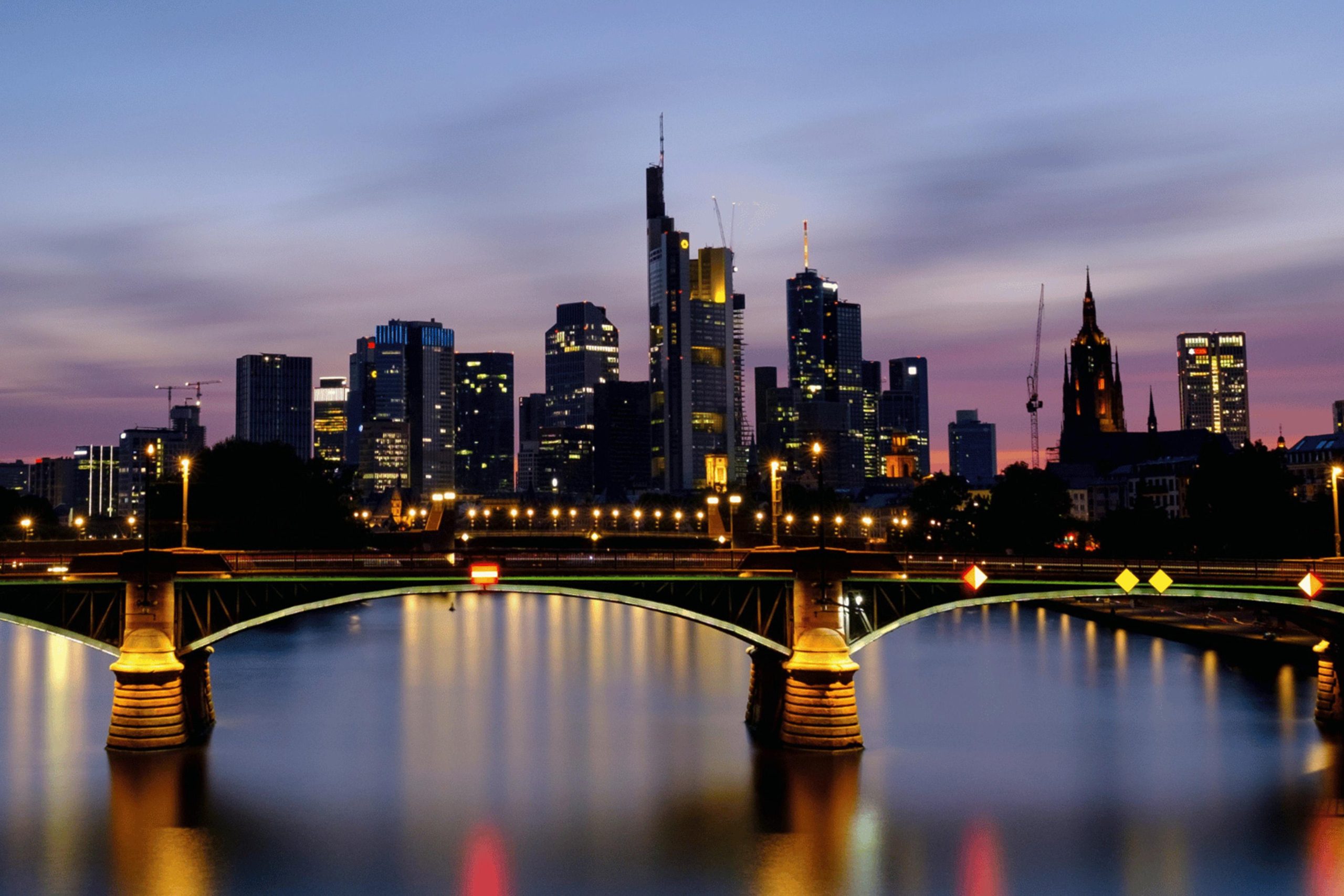 Frankfurt: Lounge Abendfahrt Frankfurt – Frankfurt, Germany