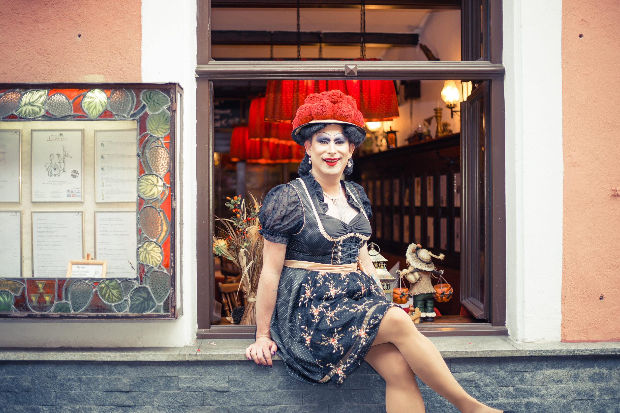 Freiburg: Drag Queen Show Walk with Betty BBQ – Freiburg, Germany