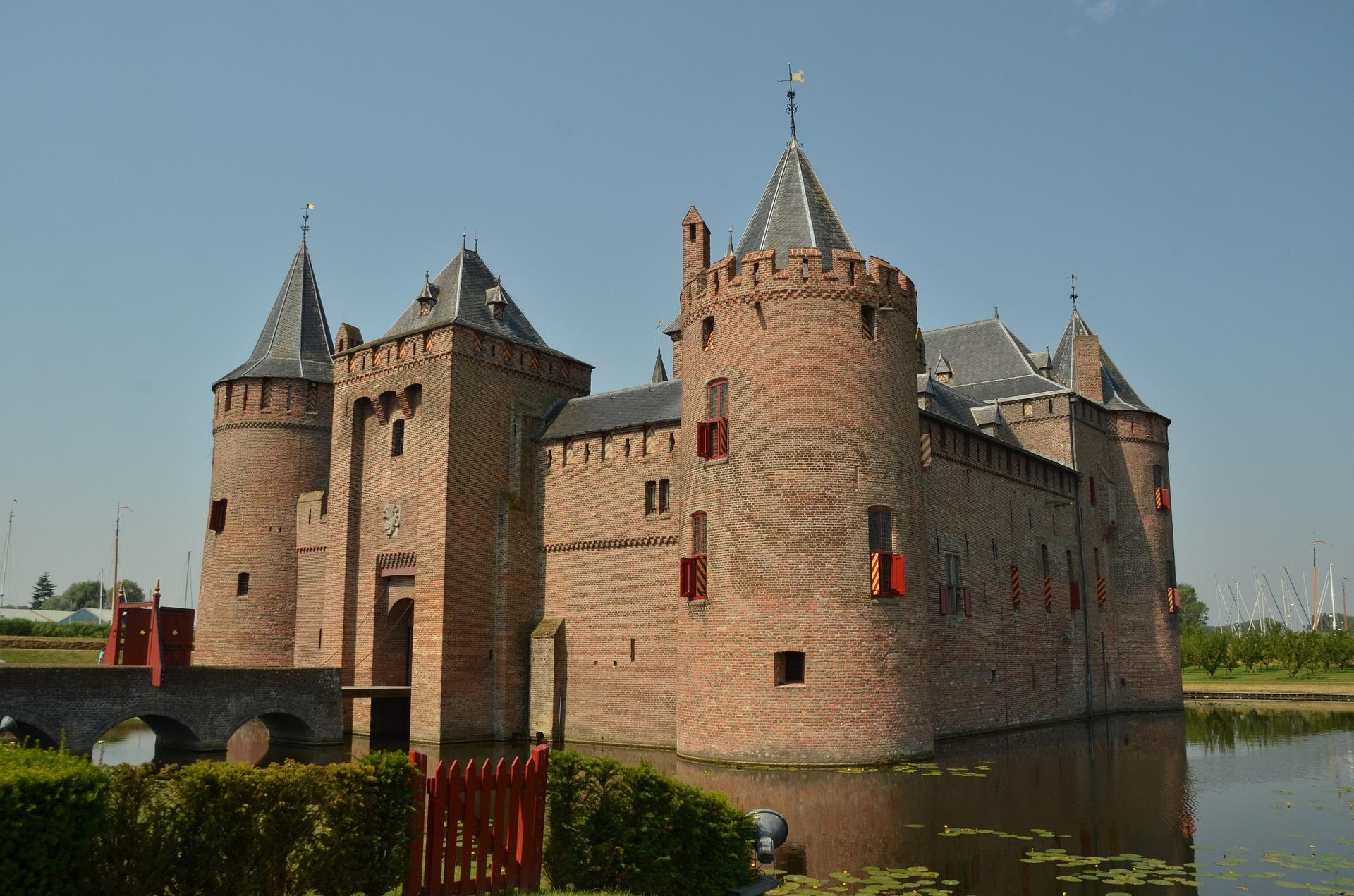 From Amsterdam: Amsterdam Castle Muiderslot Private Tour – Muiden, Netherlands