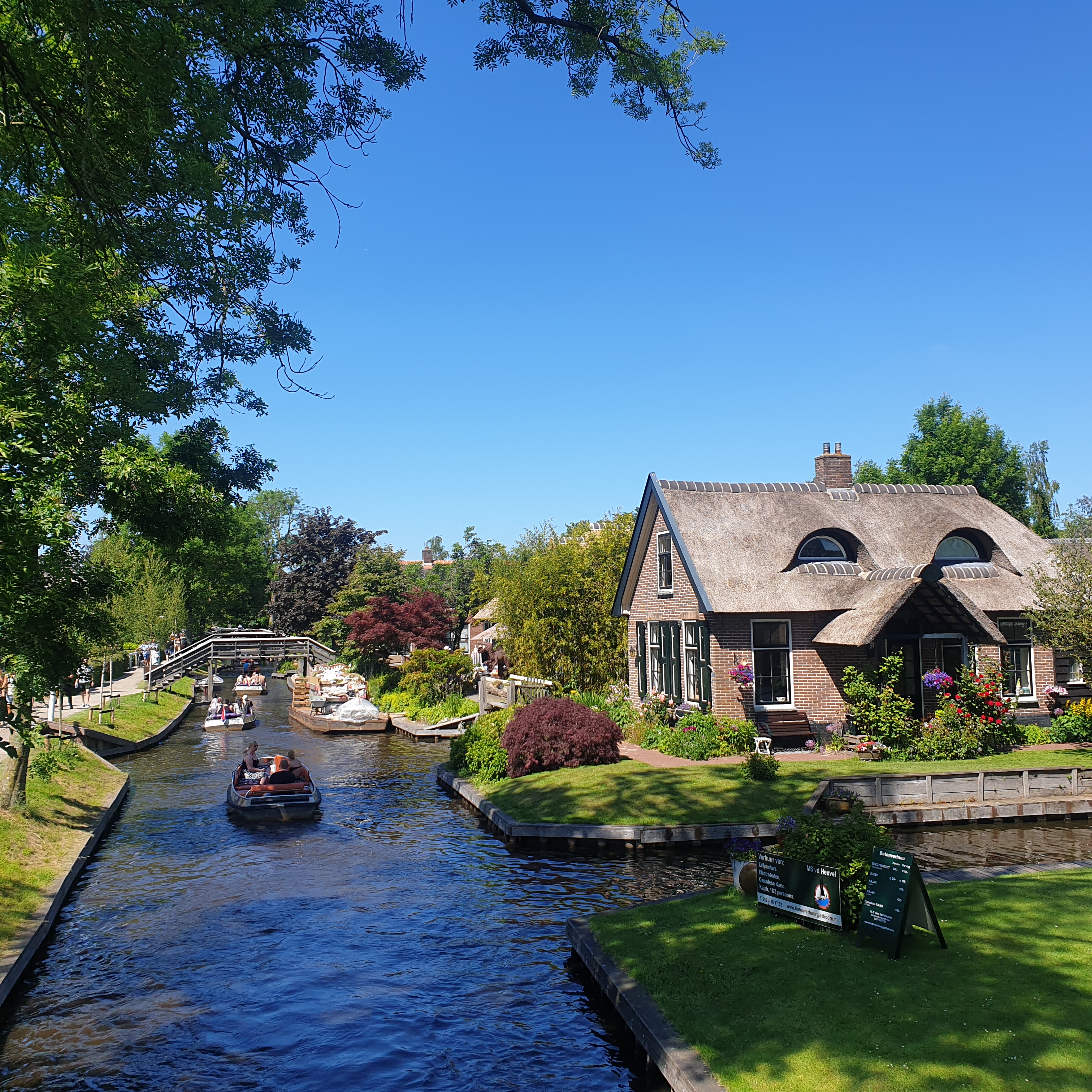From Amsterdam: Giethoorn Day Trip with Small Electric Boat – IJsselmeer, Netherlands
