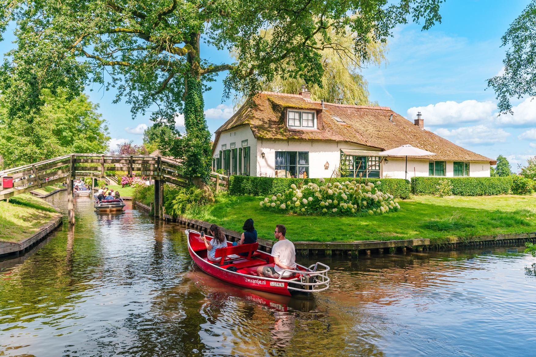 From Amsterdam: Ultimate Giethoorn Experience with Boat Tour – Wanneperveen, Netherlands