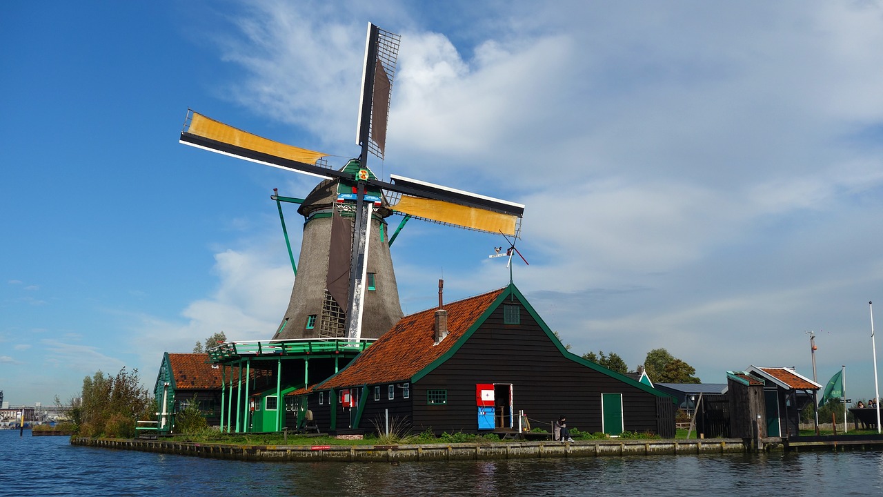 From Amsterdam: Windmills, Volendam, & Marken Private Tour – Volendam, Netherlands