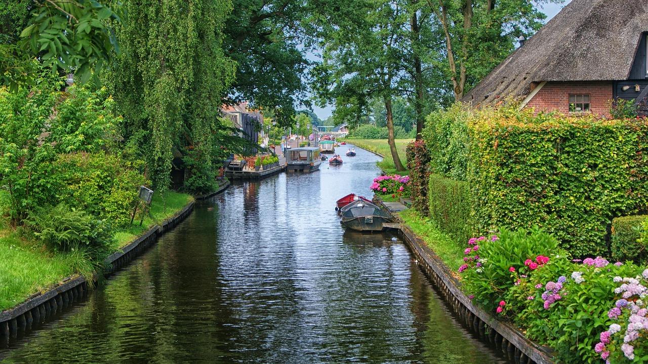 From Amsterdam: Zaanse Schans and Giethoorn Countryside Trip – Zaandam, Netherlands