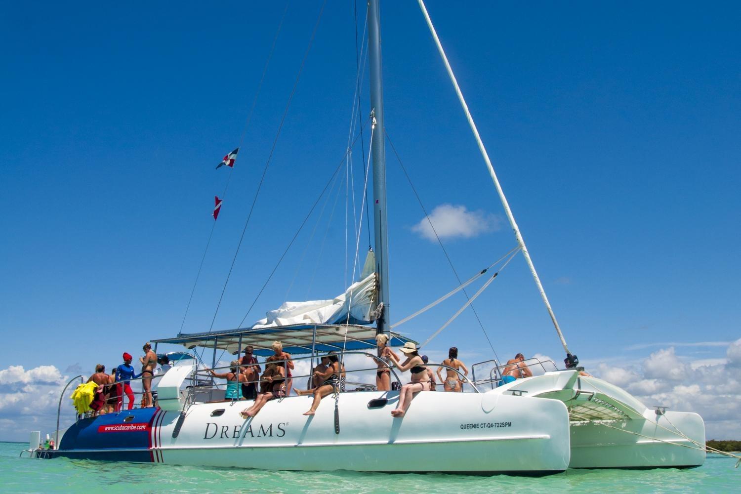 From Bayahíbe: Saona Island Catamaran Cruise with Buffet – Bayahibe, Dominican Republic