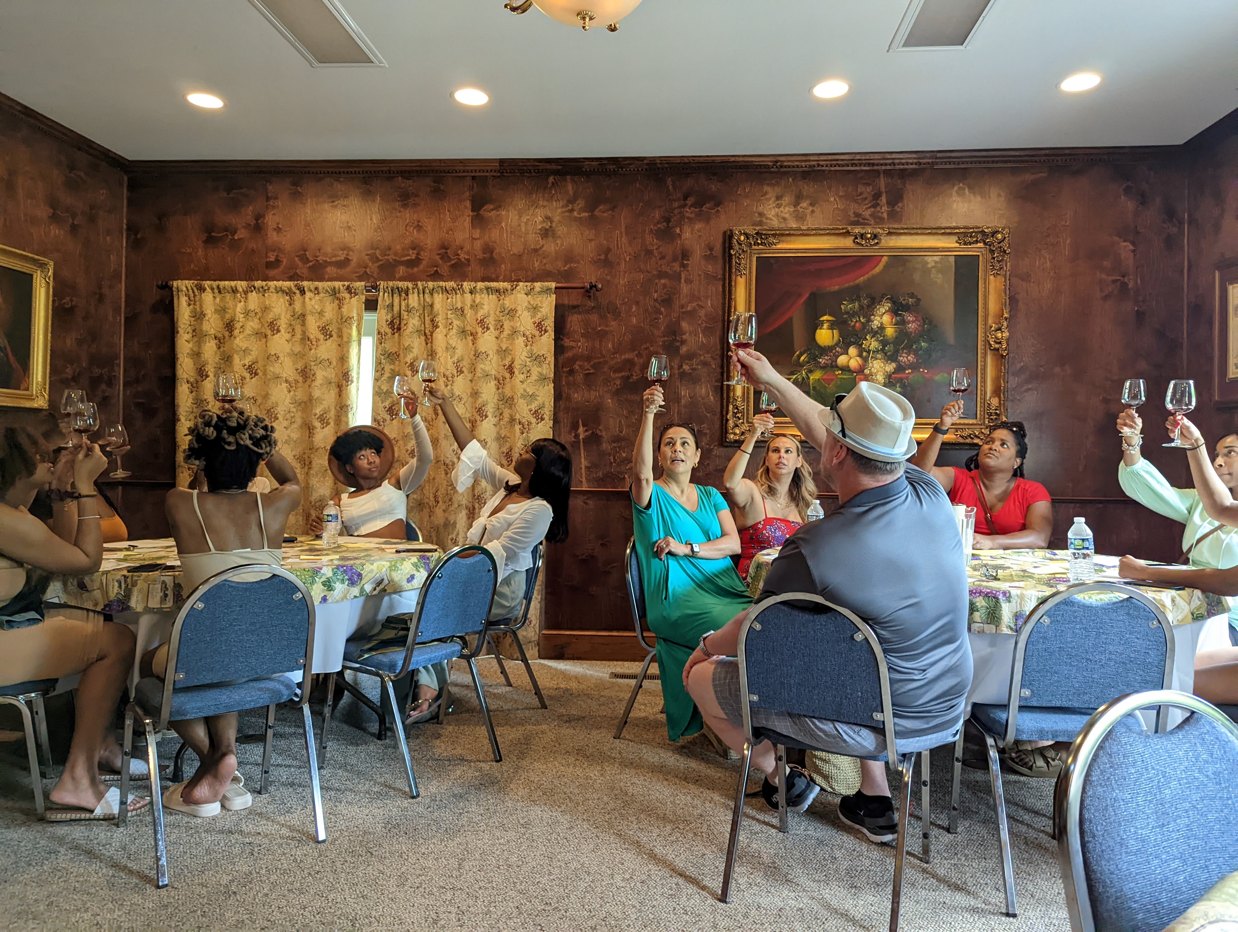 From DC: Premium Virginia Wine Country Tour with Tastings – Washington DC