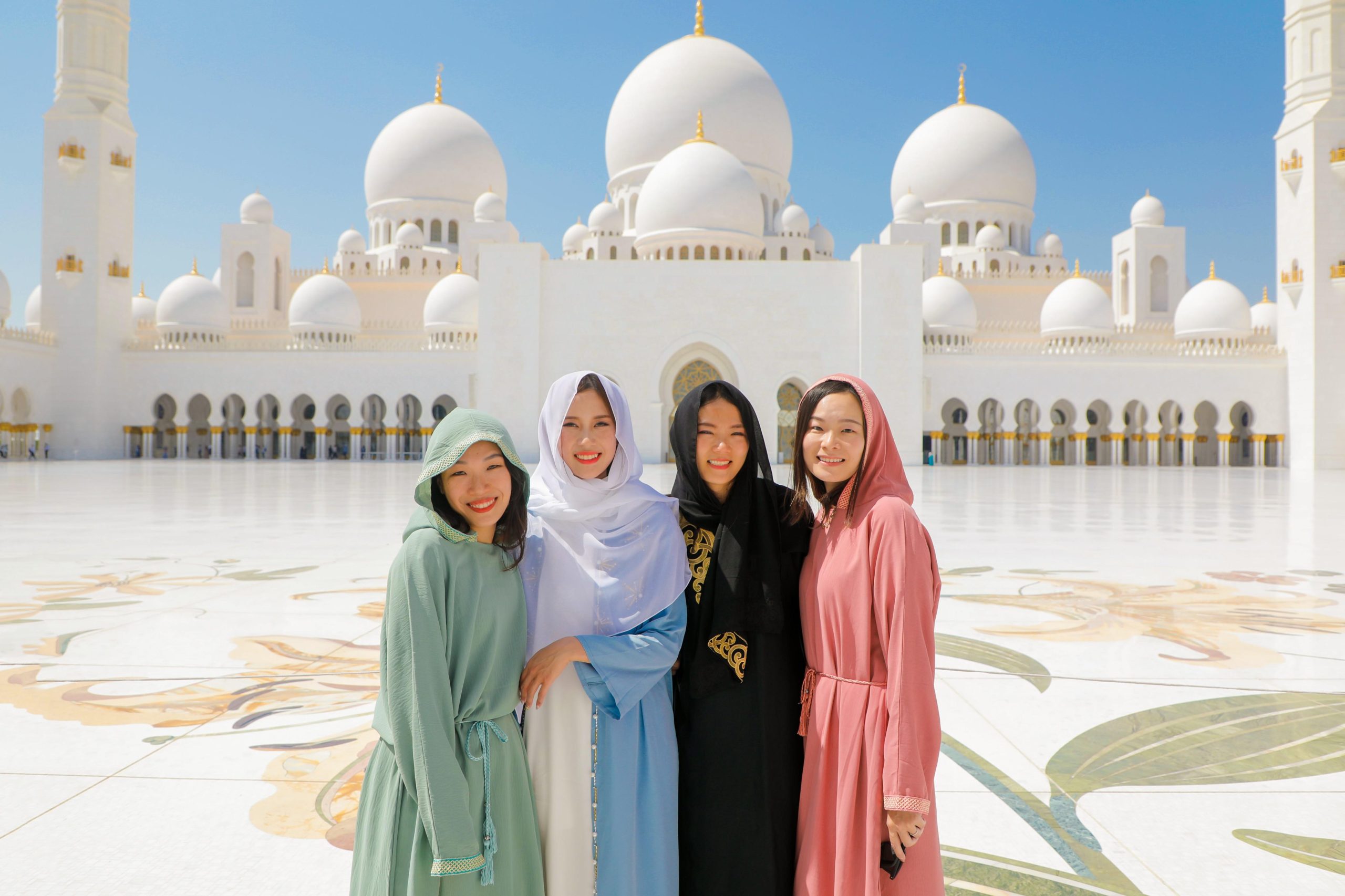 From Dubai: Abu Dhabi City Sightseeing & Sheikh Zayed Mosque – Abu Dhabi, United Arab Emirates