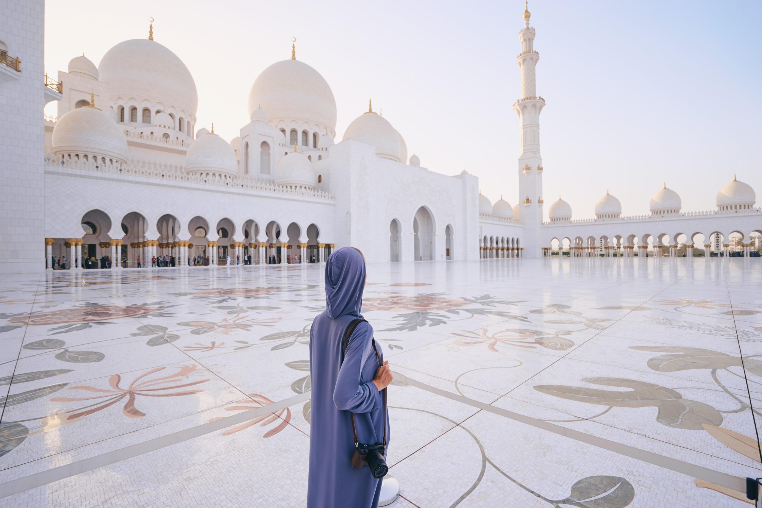 From Dubai: Abu Dhabi Sheikh Zayed Mosque Guided Tour – Abu Dhabi, United Arab Emirates
