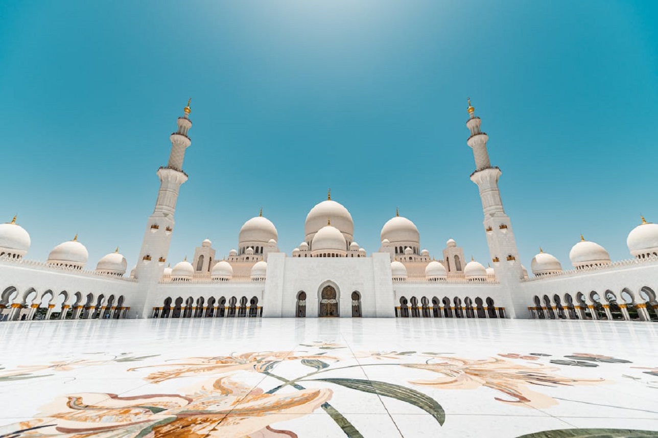 From Dubai: Abu Dhabi Tour with Sheikh Zayed Mosque – Abu Dhabi, United Arab Emirates