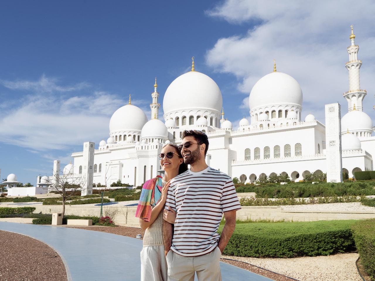 From Dubai: Full-Day Abu Dhabi Tour with Sheikh Zayed Mosque – Abu Dhabi, United Arab Emirates