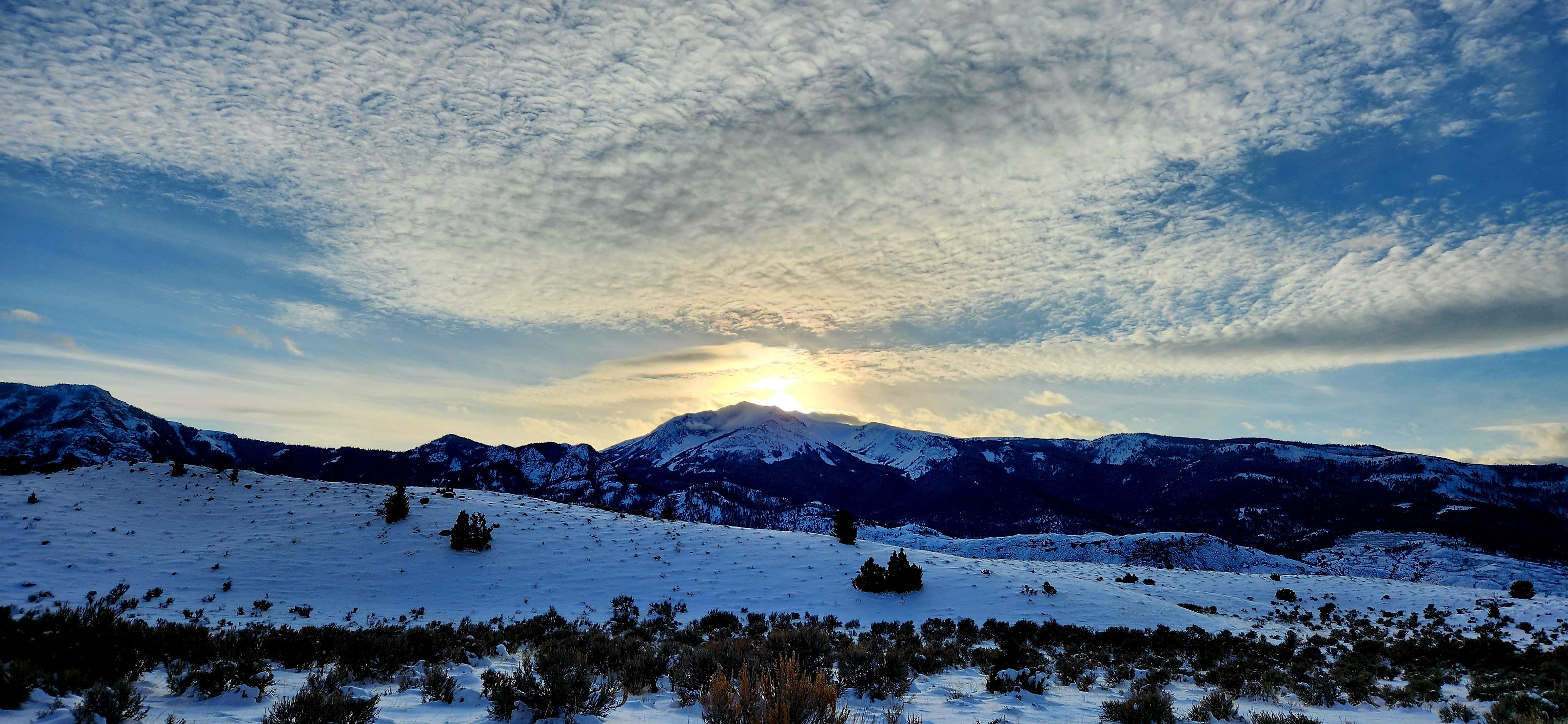 From Gardiner: Guided Yellowstone Cross-Country Skiing Tour – Lamar Valley, Wyoming