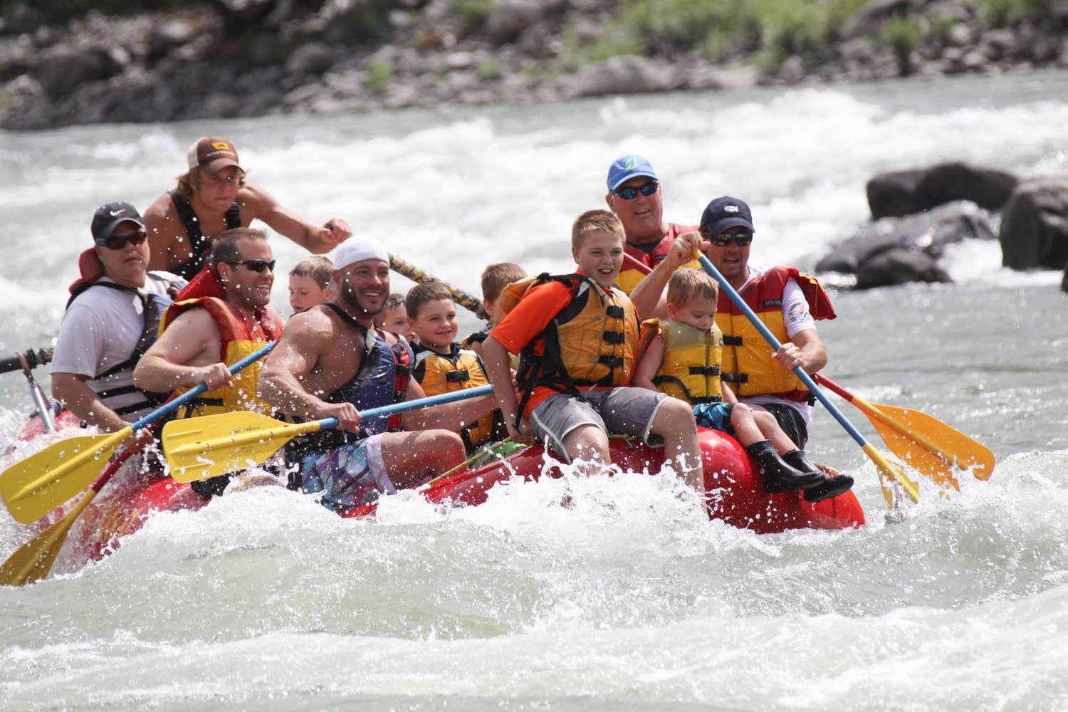 From Gardiner: Yellowstone River Whitewater Rafting & Lunch – Yellowstone River