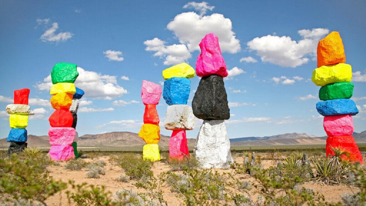 From Las Vegas: Hoover Dam, Boulder City & 7 Magic Mountains – Boulder City, Nevada