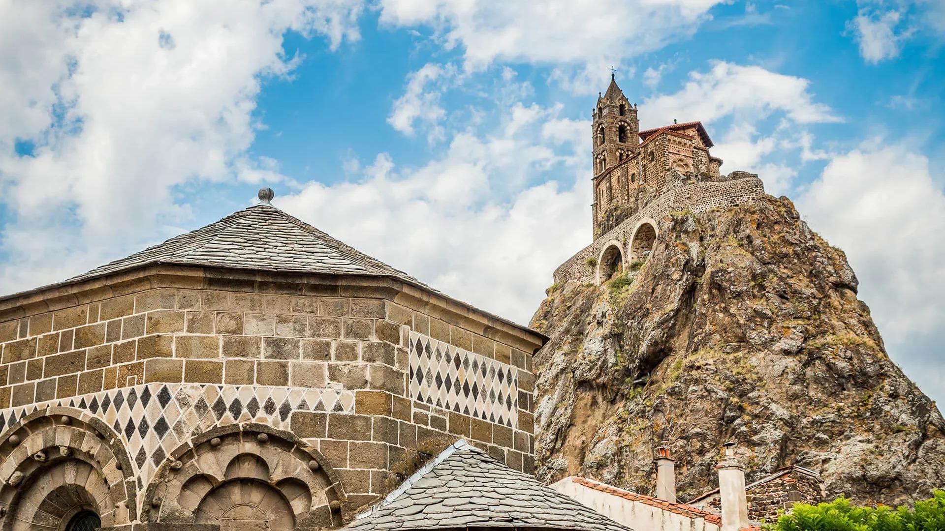 From Lyon: Le Puy-en-Velay Mountains and Fortress Day Trip – Lyon, France