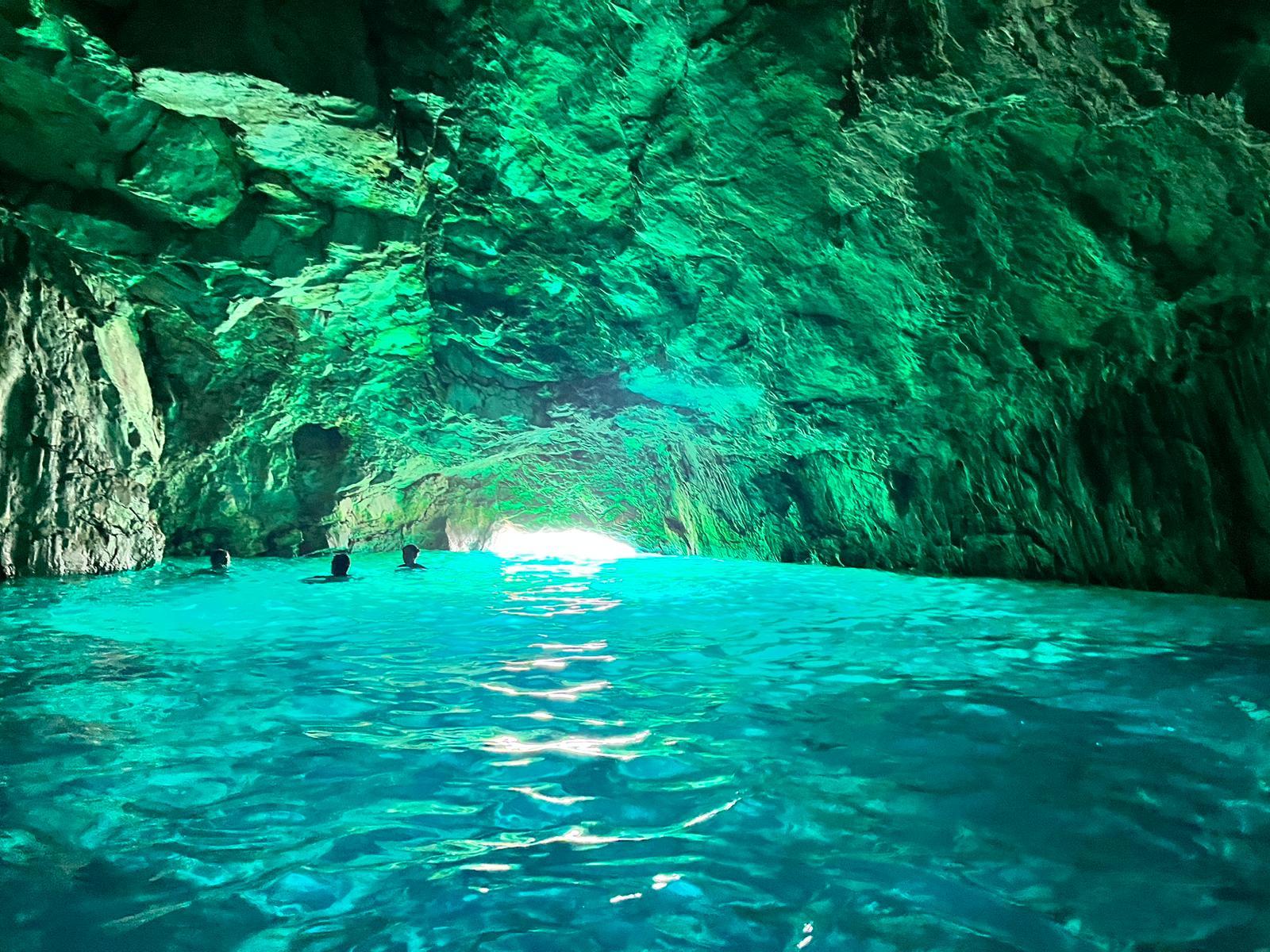 From Marseille: Calanques National Park Guided Hike – Marseille, France