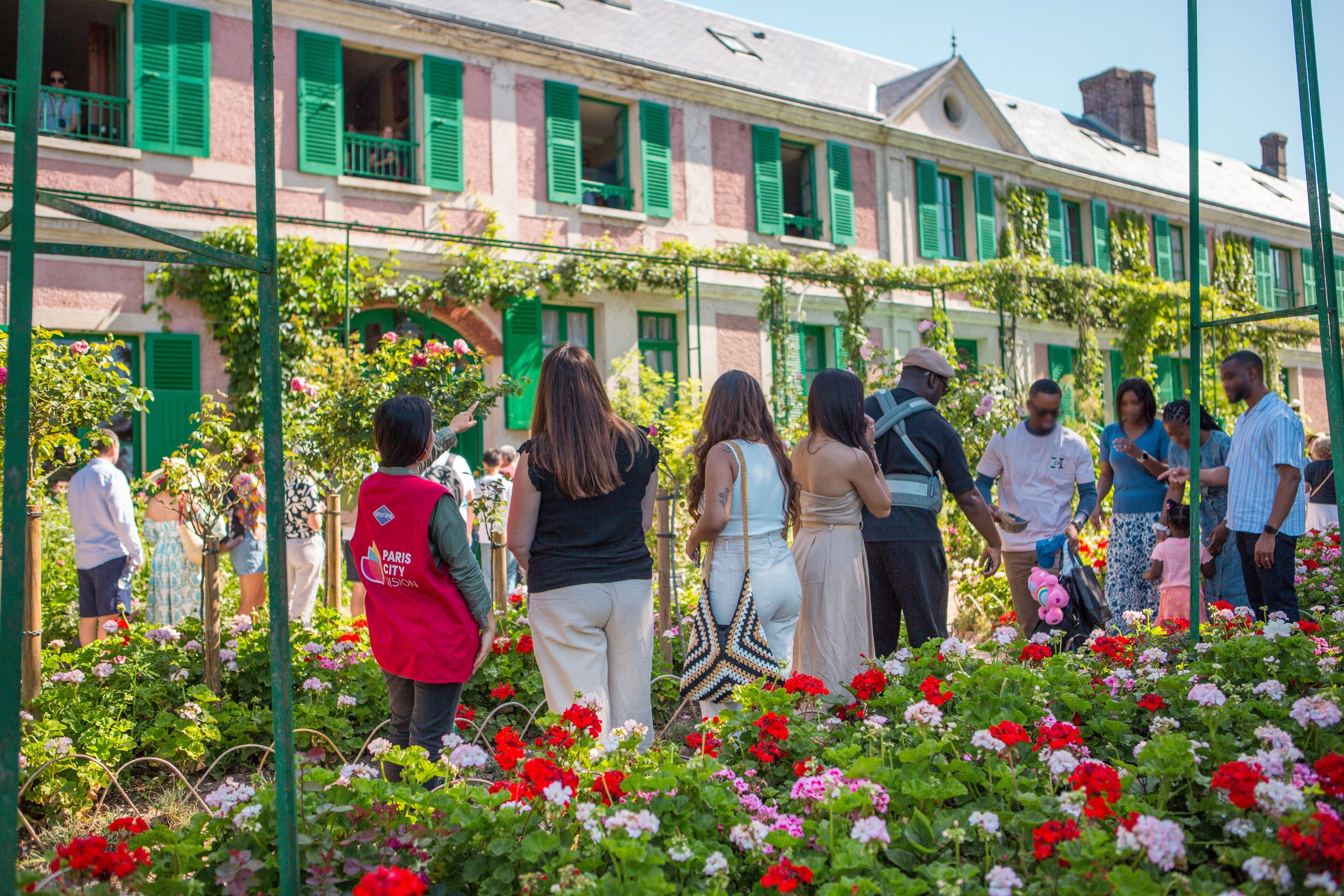 From Paris: Day Trip to Giverny & Versailles with Lunch – Paris, France