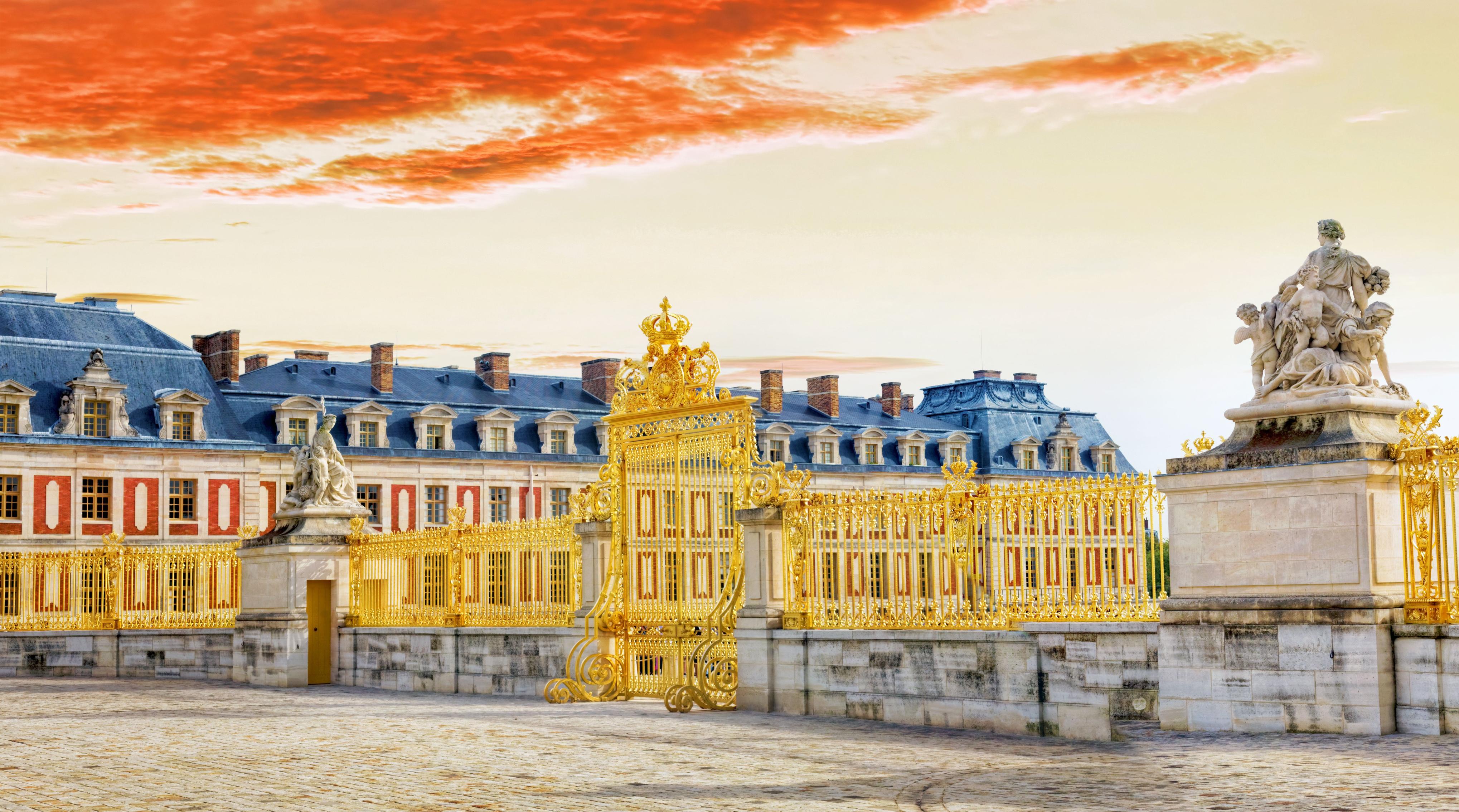 From Paris: Versailles Guided Tour by Deluxe Minibus – Paris, France