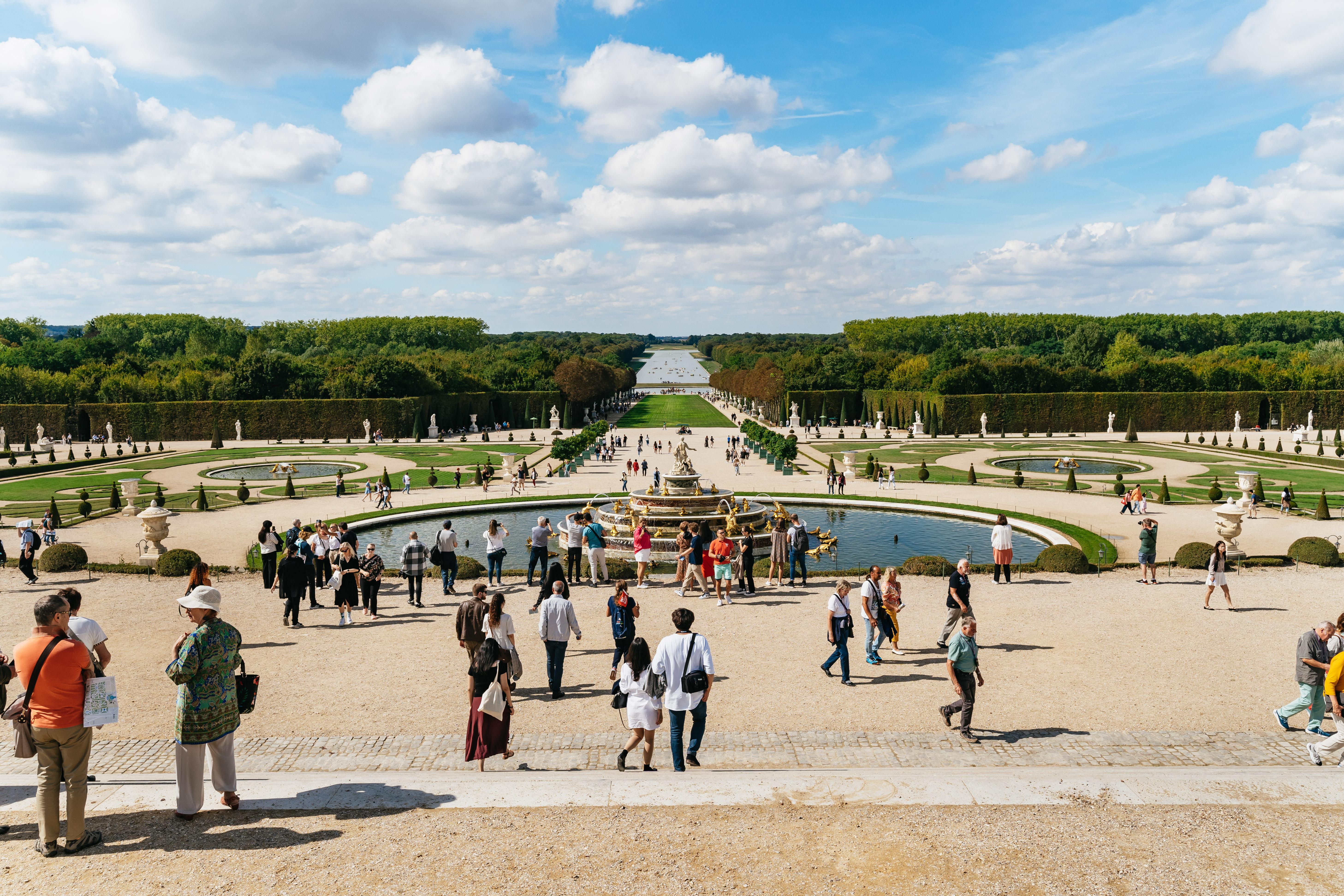 From Paris by Bus: Versailles Palace and Gardens Self-Tour – Paris, France