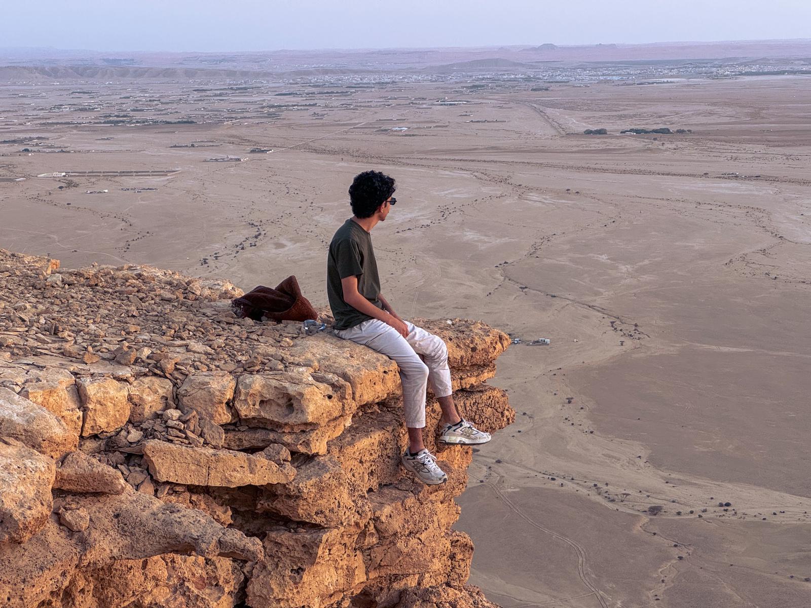 From Riyadh: Edge of the World and Darb Al-Manjoor Adventure – Saudi Arabia